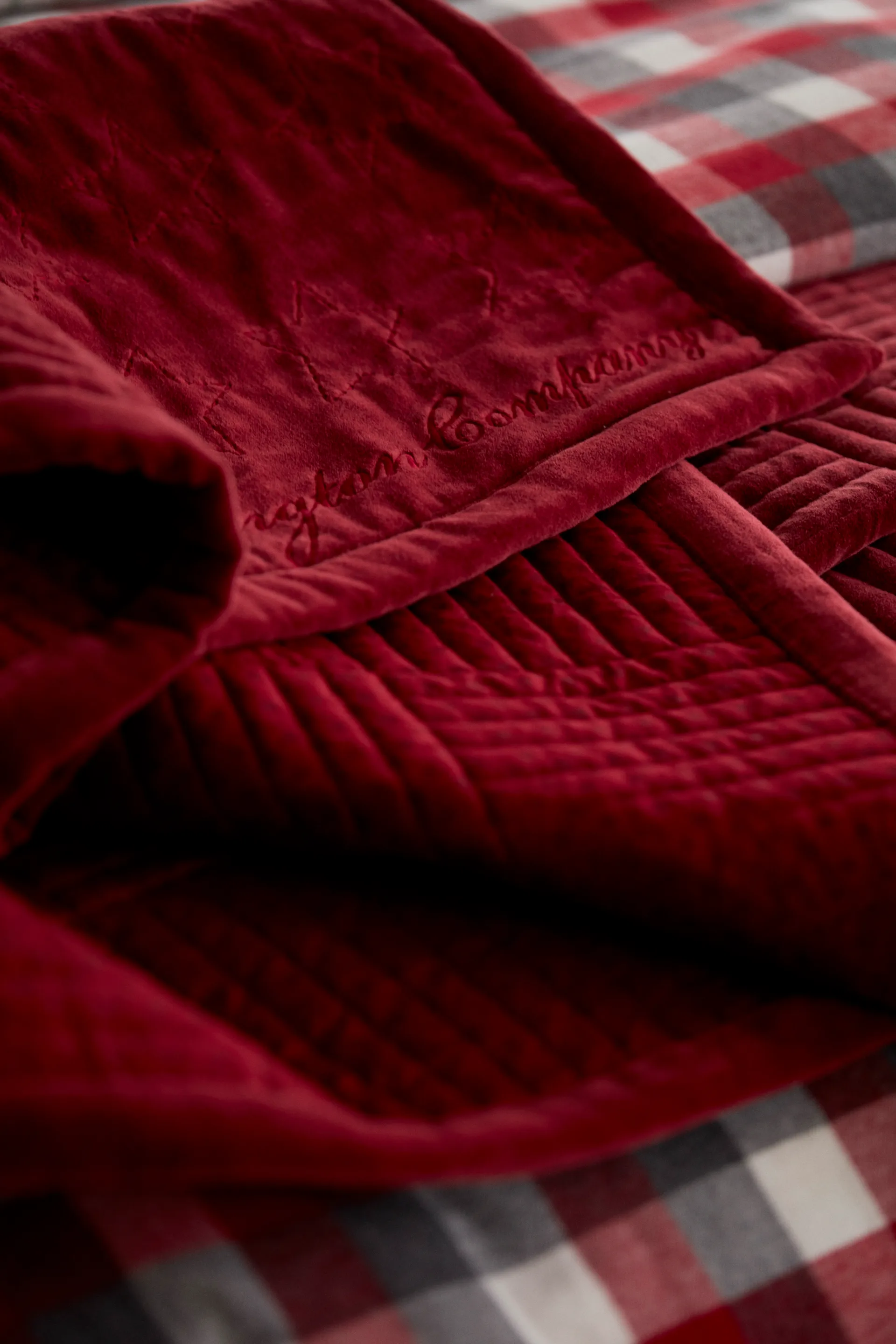Quilted Cotton Velvet Star throw 240x260 cm, Red Lexington