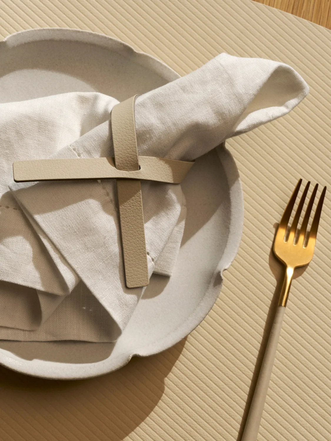 Corduroy placemat curve L, Vanilla LIND DNA