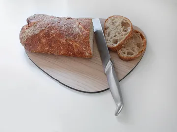 Cut & Serve curve chopping board S - Ash - LIND DNA