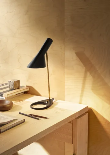 AJ MINI table lamp - Brass-black - Louis Poulsen