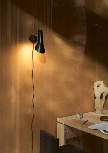 AJ wall lamp - Brass-black - Louis Poulsen
