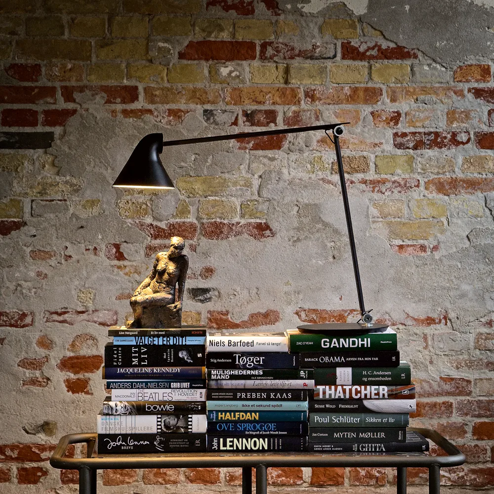 NJP desk lamp, Black, footplate, 3000k Louis Poulsen