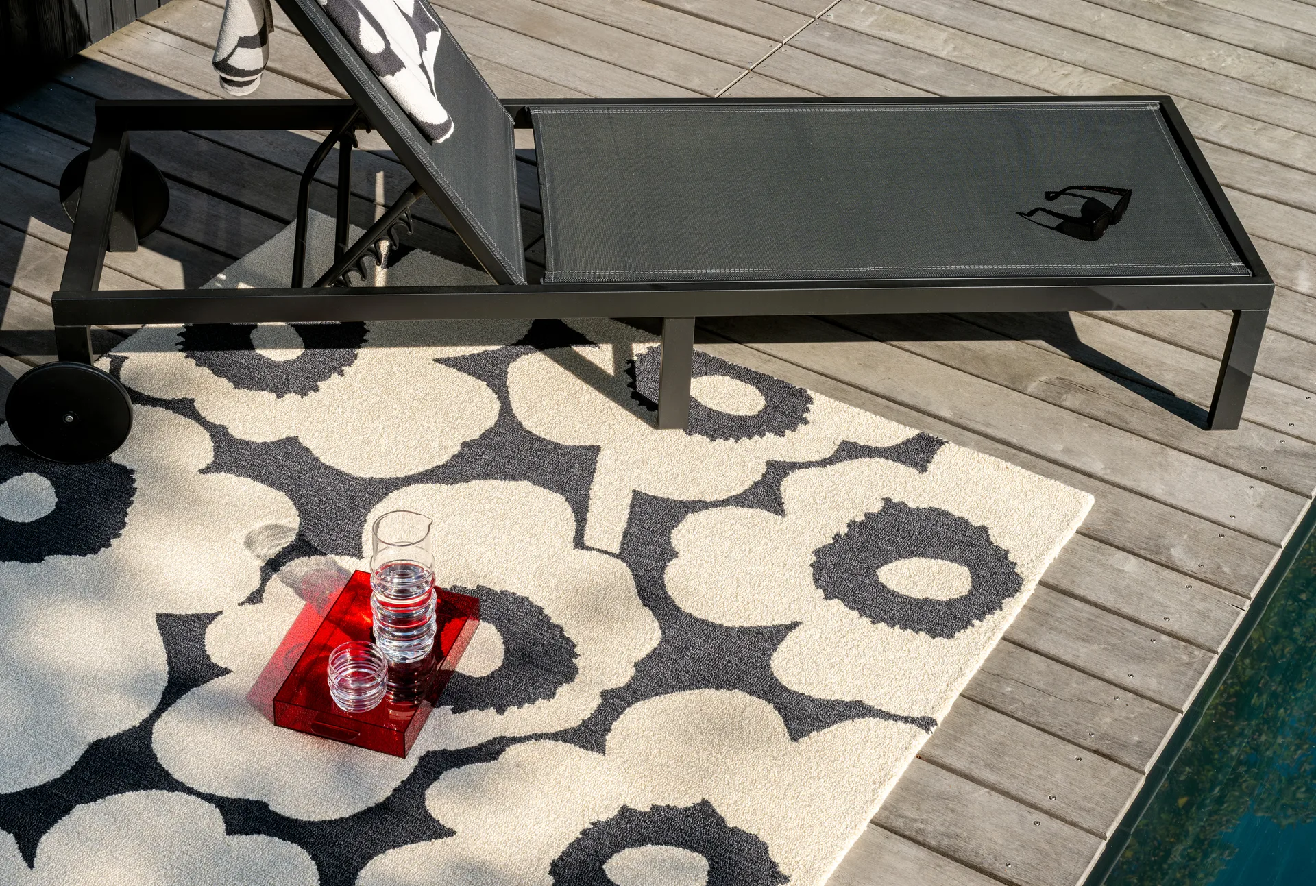 Unikko outdoor rug, Charcoal-white, 200x280 cm Marimekko