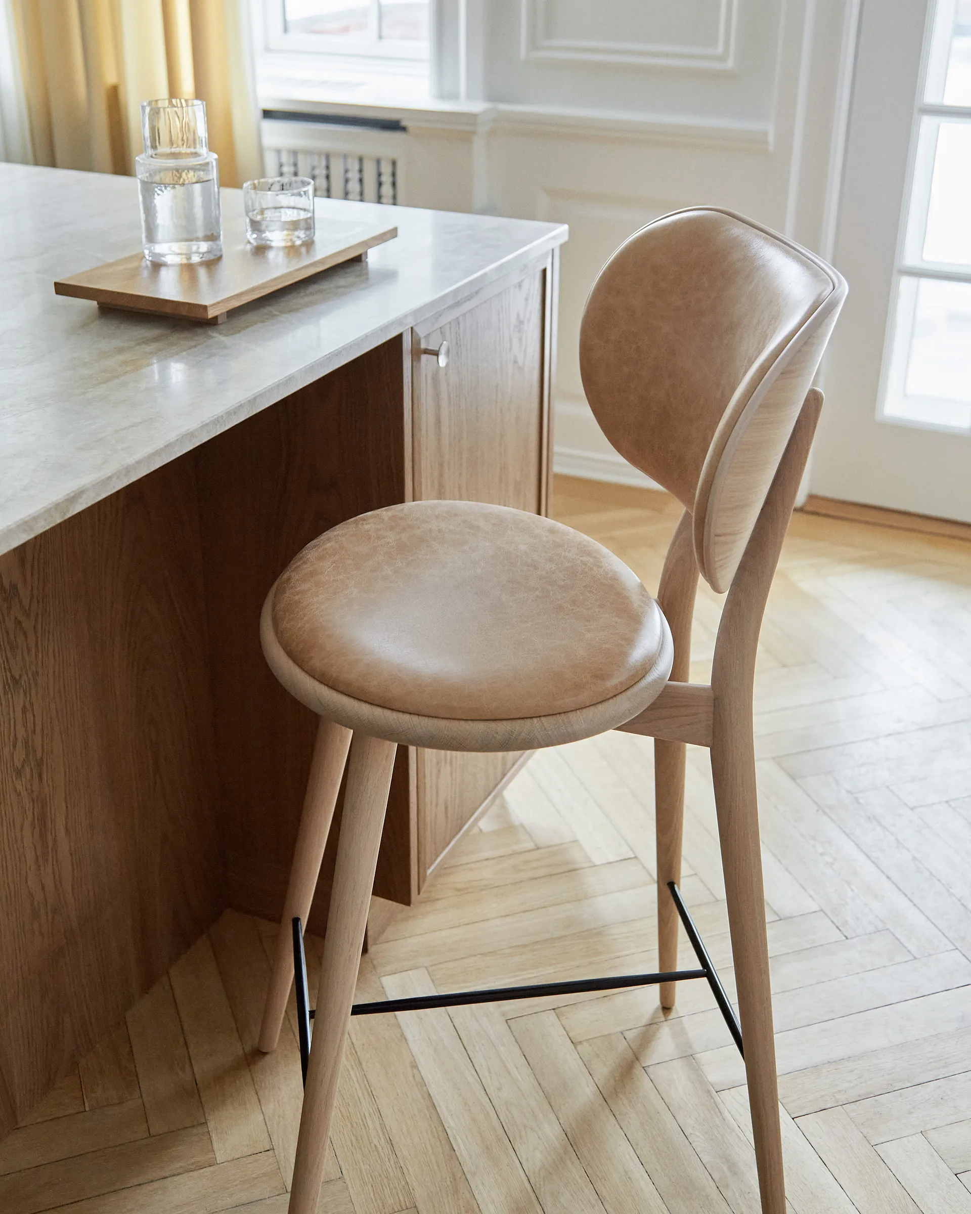 Mater High Stool Backrest barstool low, leather natural, matt varnished oak stand Mater
