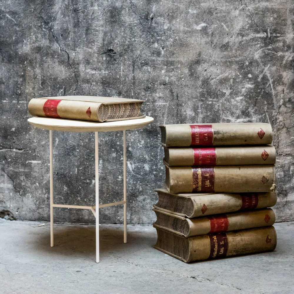 Tribeca side table, oak soap-treated rustic, white legs, ø47 cm Mavis
