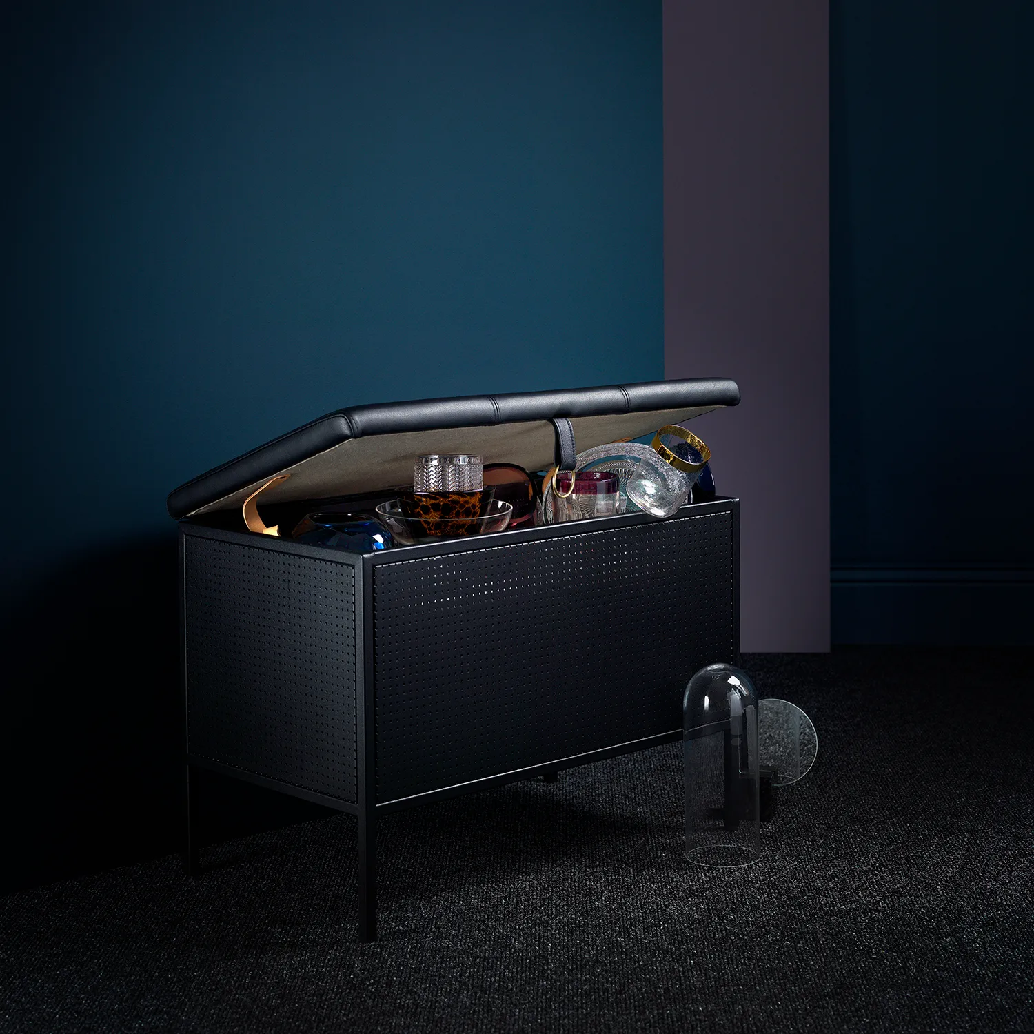 Frank storage bench, Black Maze
