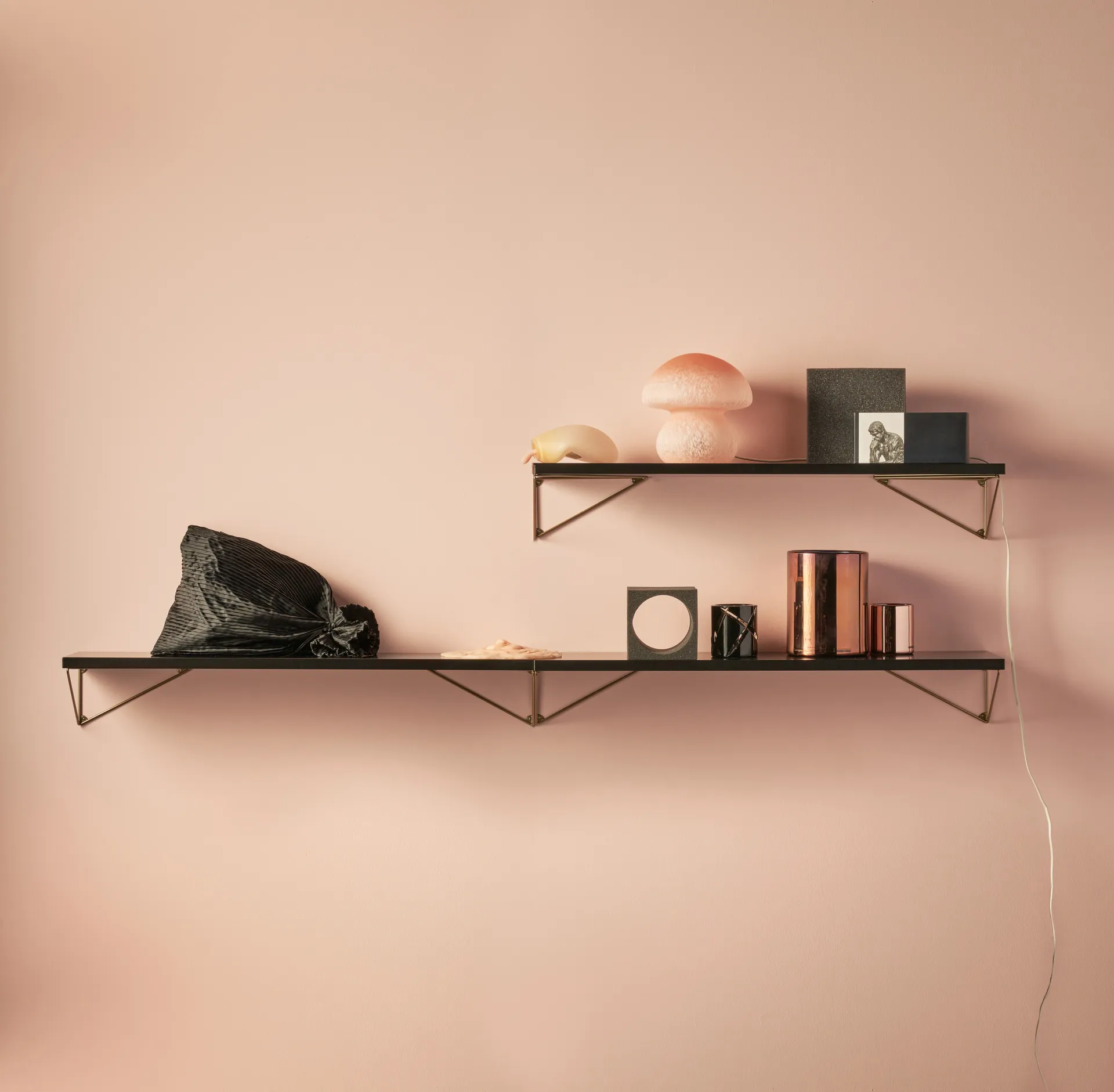Pythagoras Bundle A shelving system black-brass Maze