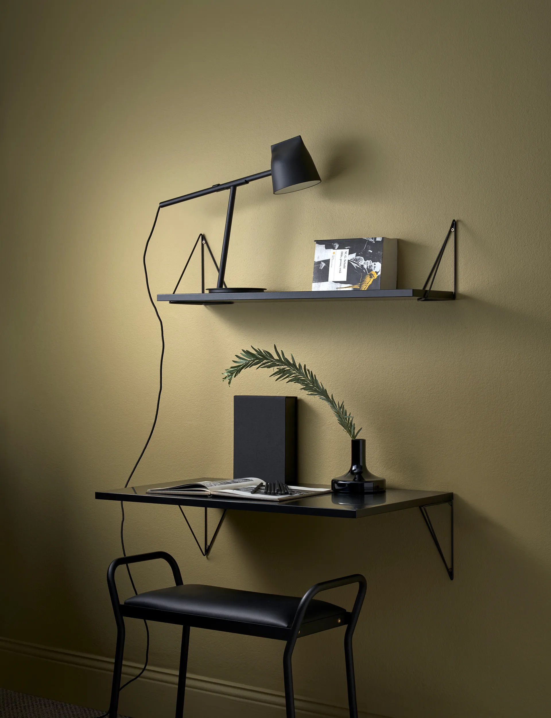 Pythagoras shelf, black, 20x80 cm Maze