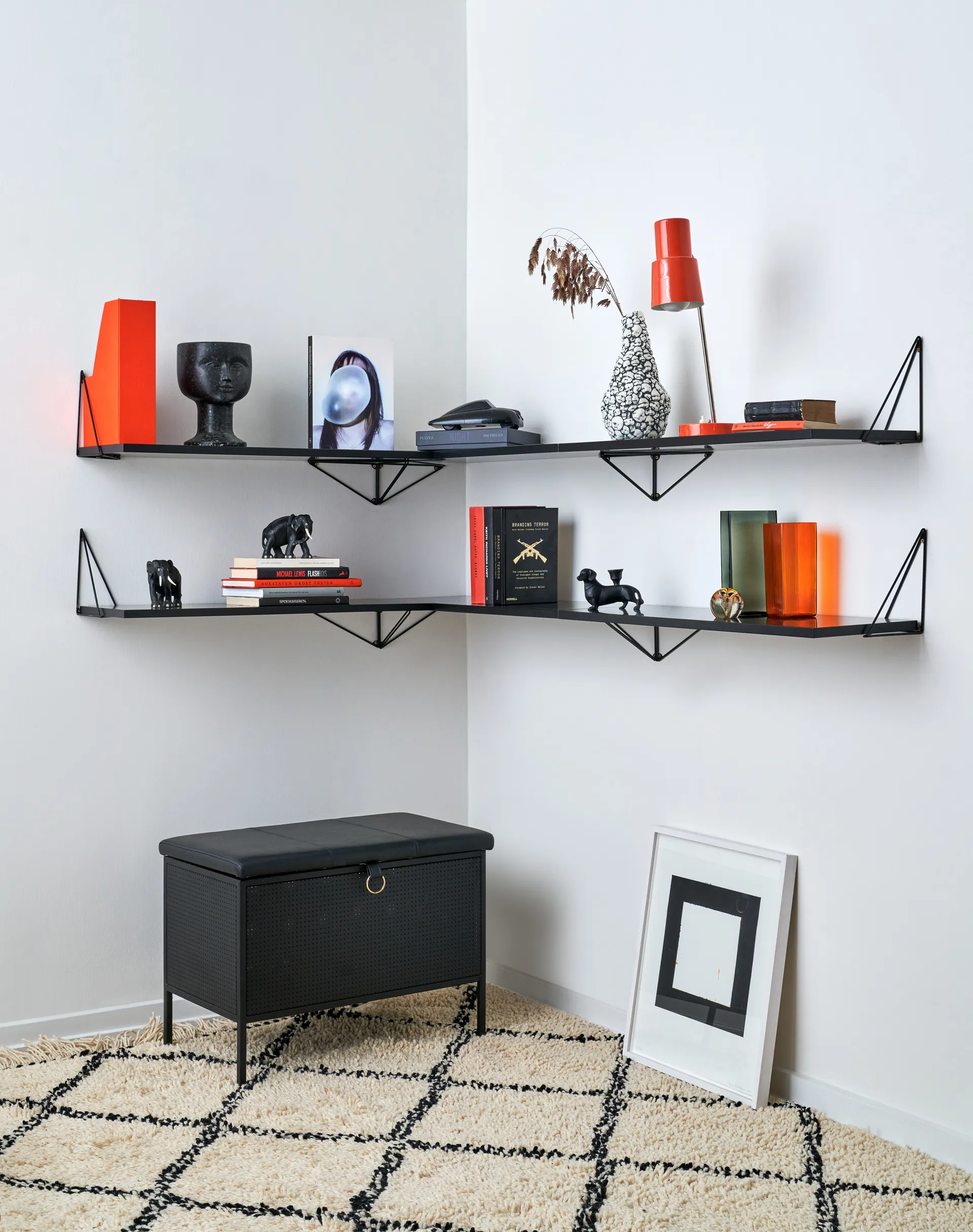 Pythagoras shelf, Large, black Maze