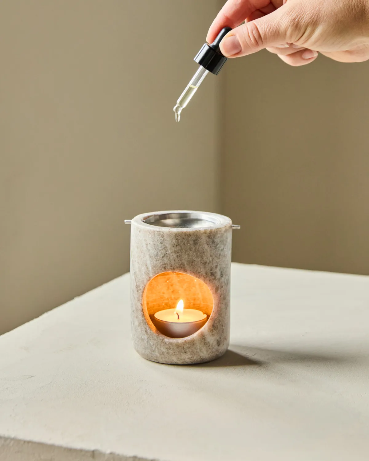 Marble oil burner, Beige, silver finish Meraki