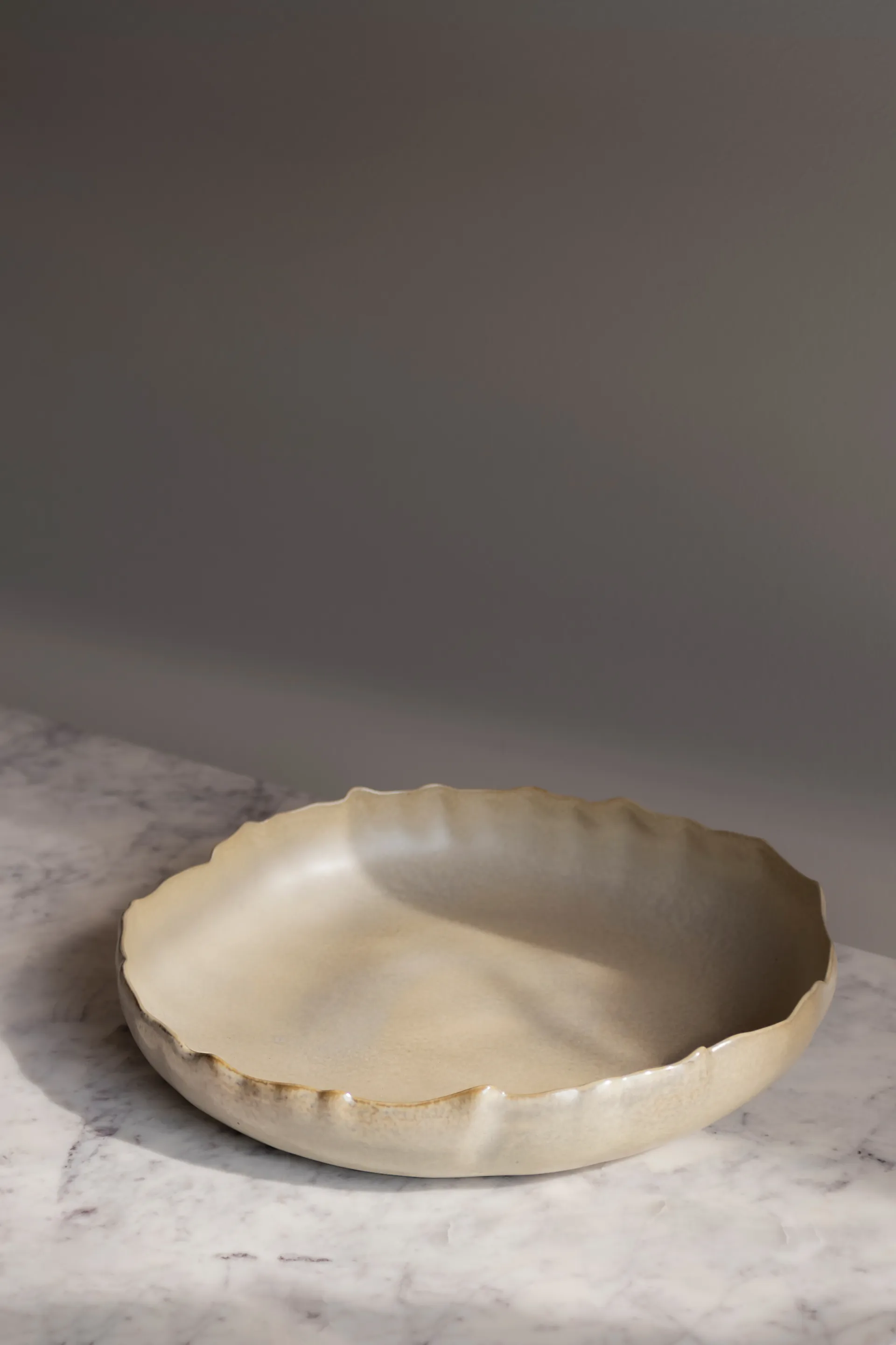 By Hand serving plate Ø37 cm, Straw Mette Ditmer