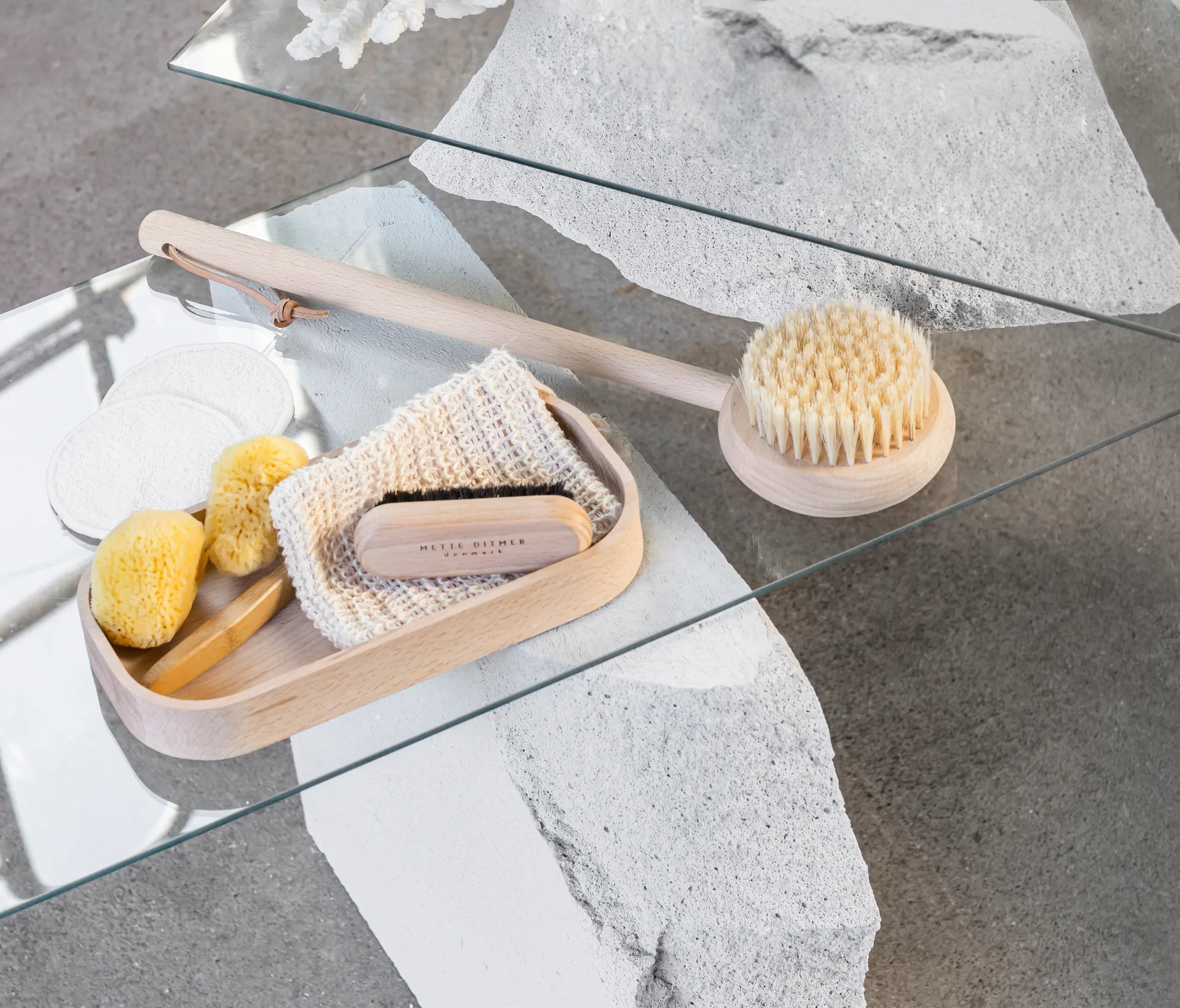 Clean body brush with handle, Natural Mette Ditmer