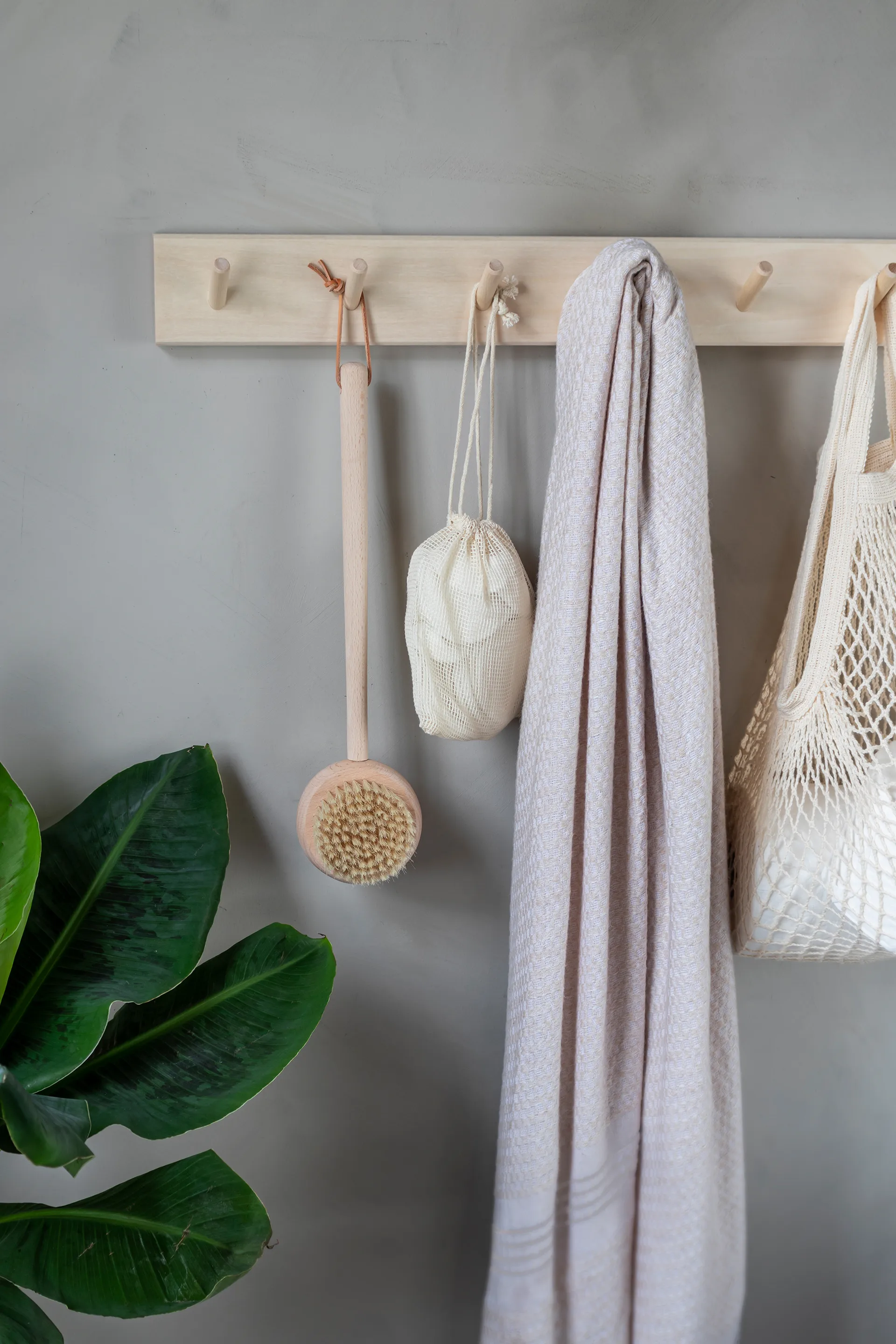 Clean body brush with handle, Natural Mette Ditmer