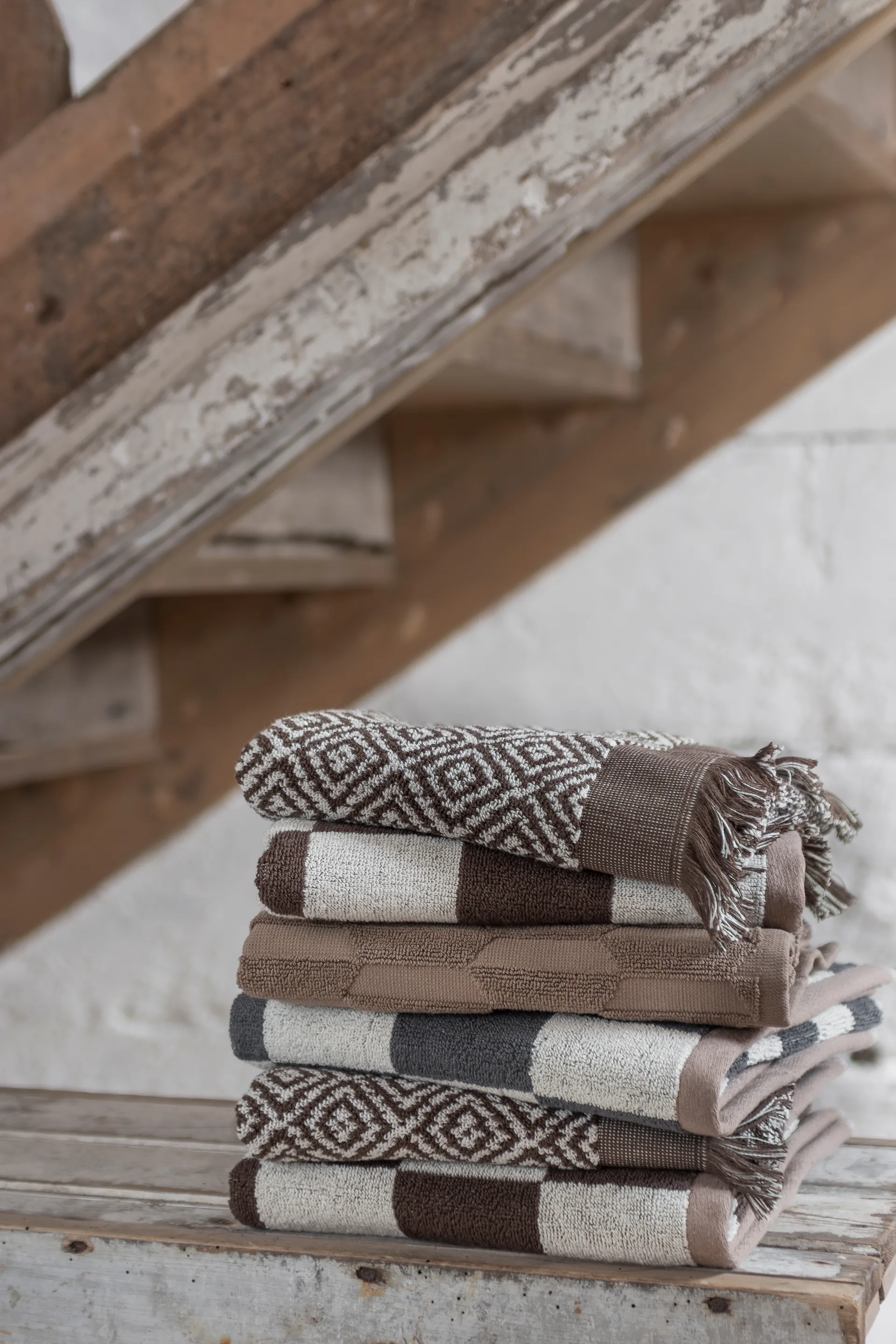 Retro towel, Chocolate, 50x90 cm Mette Ditmer