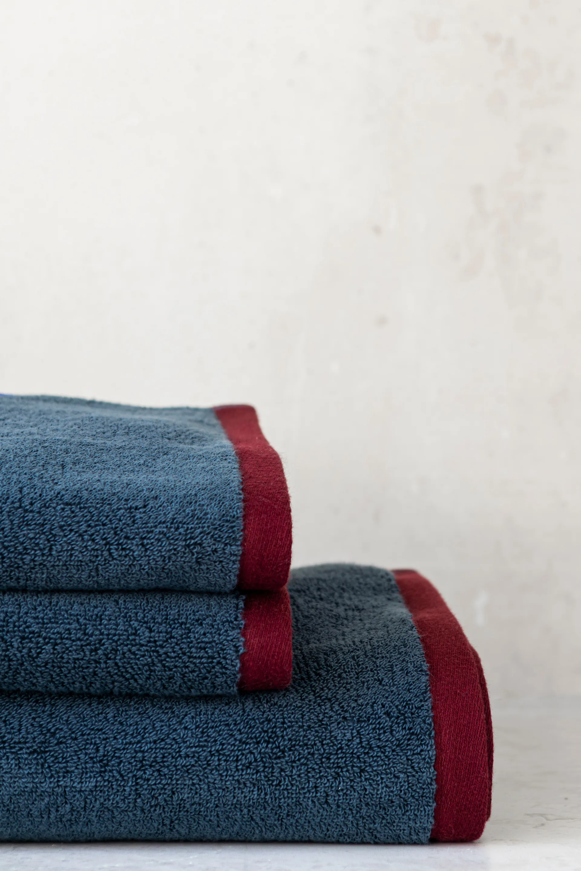 Soft bath towel 70x133 cm, Midnight blue-light grey Mette Ditmer