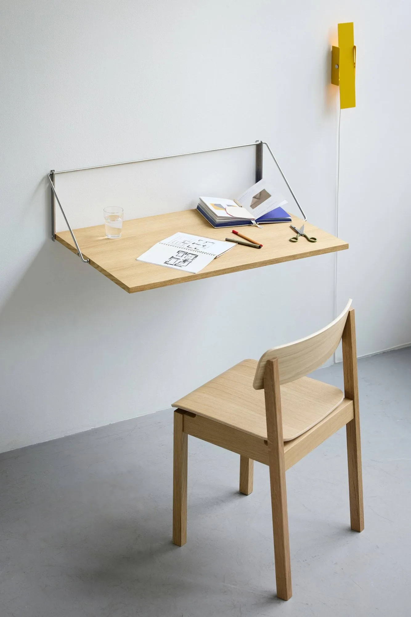 Everyday Chair chair, Lacquered oak MOEBE