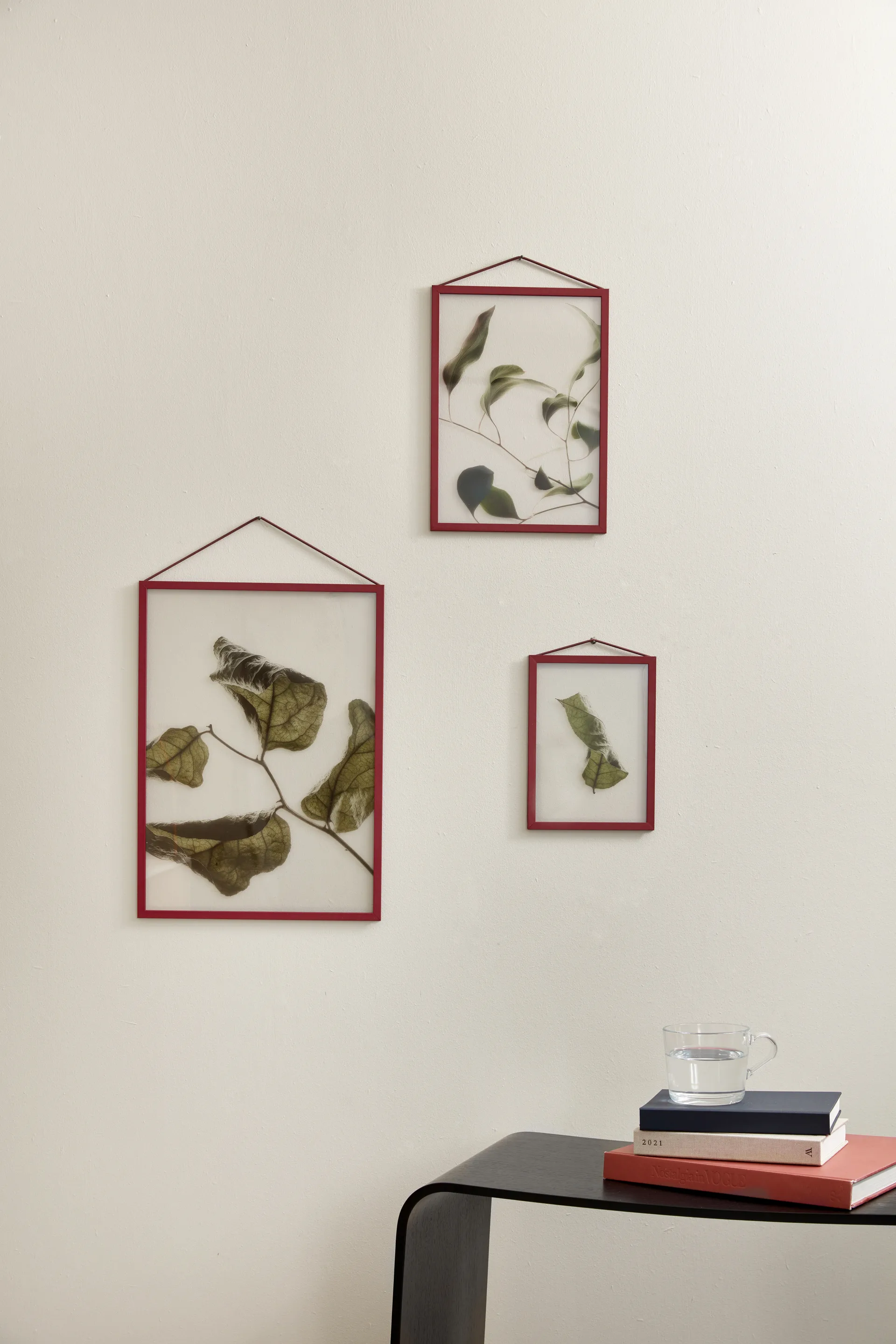 Moebe frame A5 16.5x22.7 cm, Transparent. Red MOEBE