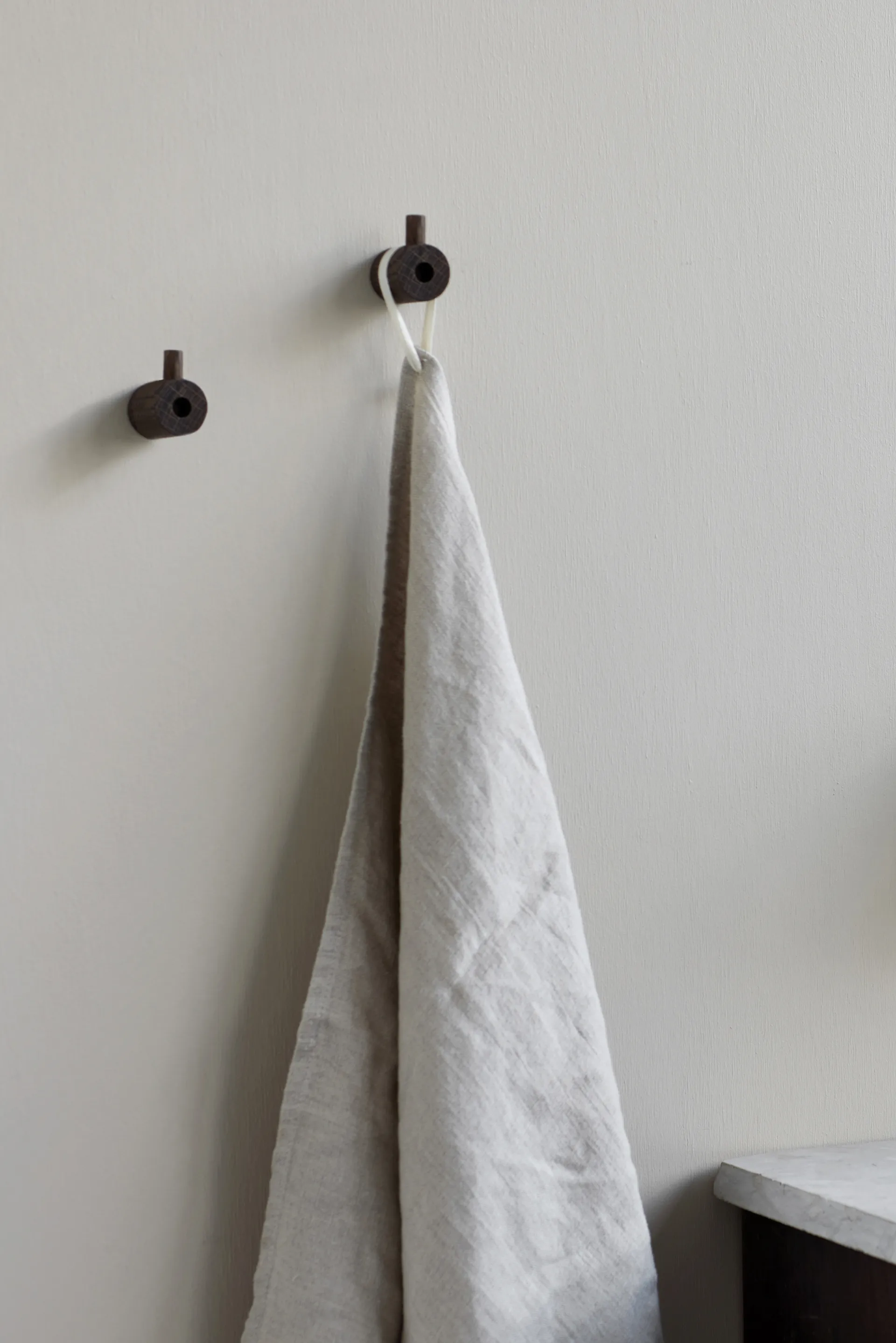 Moebe wooden wall hook, Smoked oak MOEBE