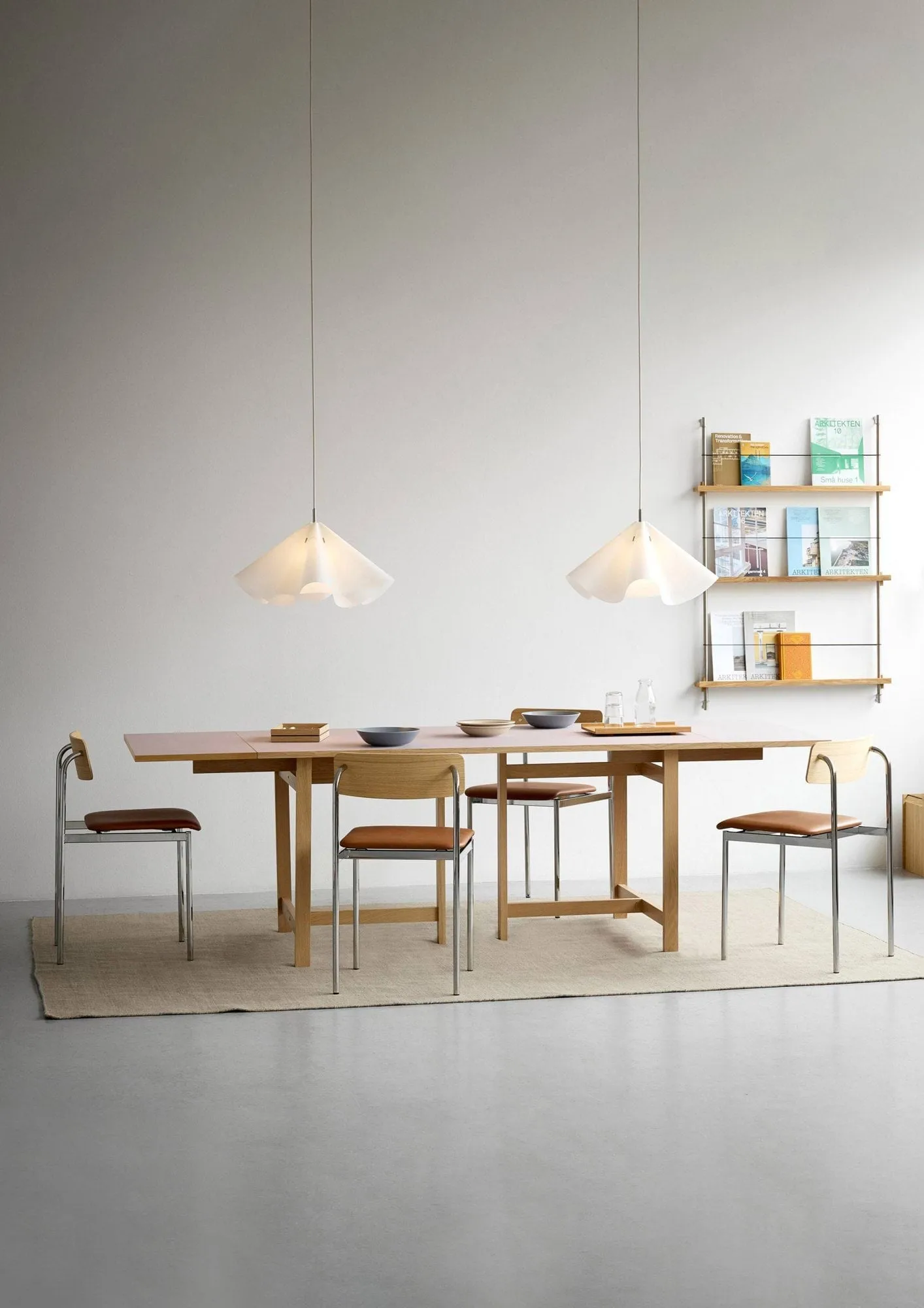 Sinuate pendant lamp, White-brass, medium Ø60x30 cm MOEBE