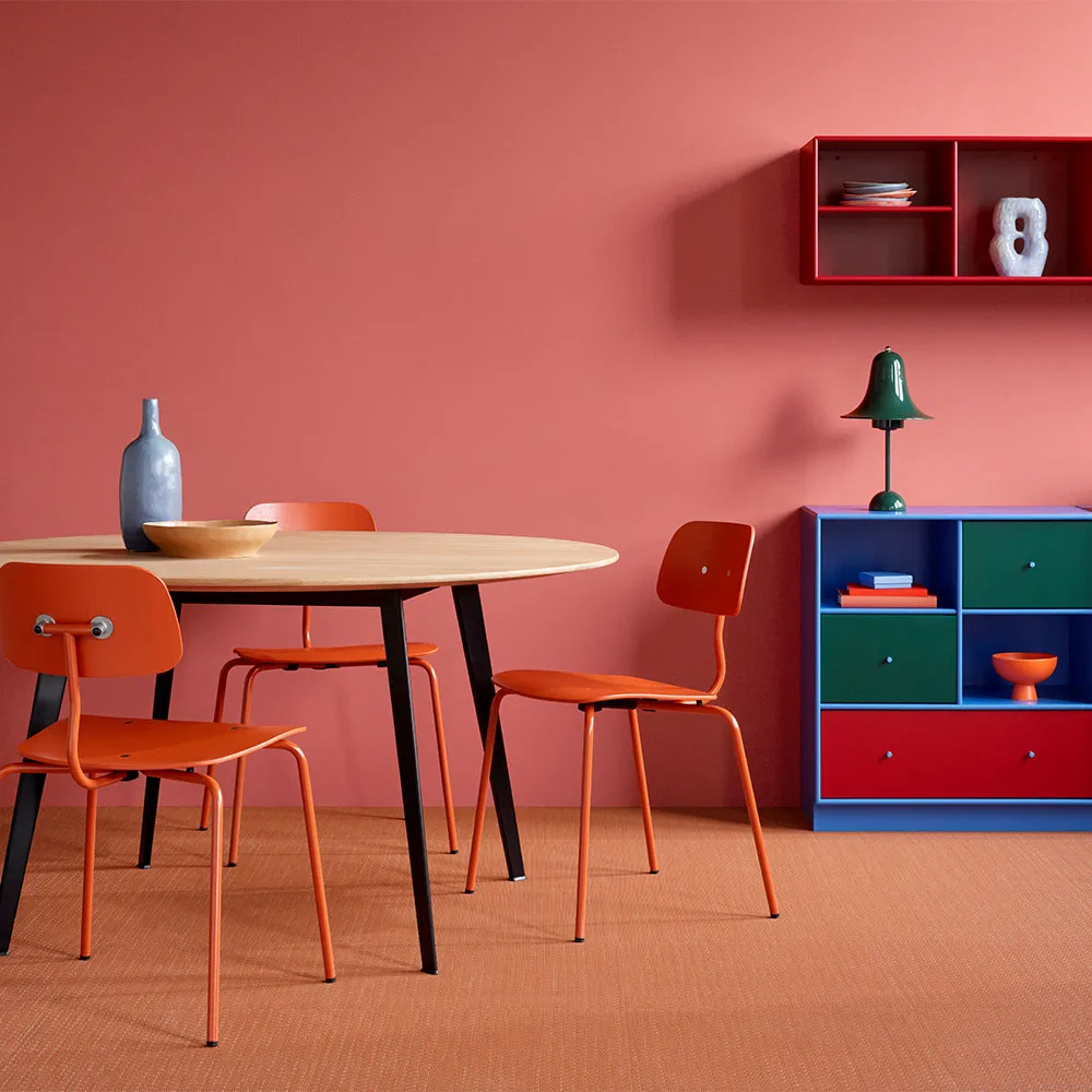 Kevi 2060 chair, Shadow 147 laquered stand-stained ash Montana