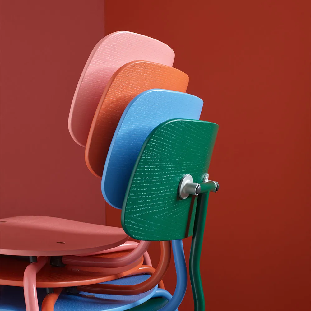 Kevi 2060 chair, Shadow 147 laquered stand-stained ash Montana