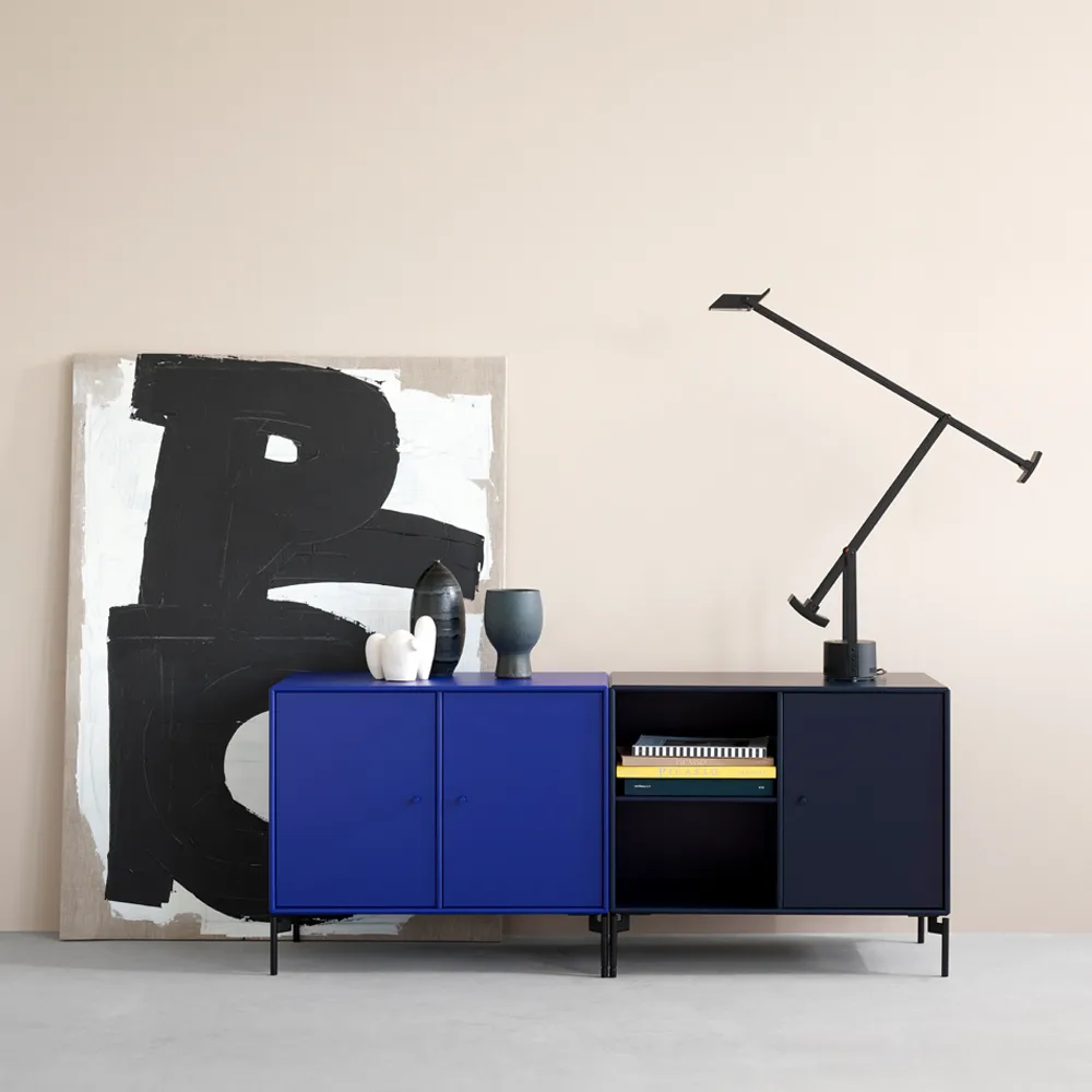 Save side table, Beetroot 165, black lacquered leg Montana