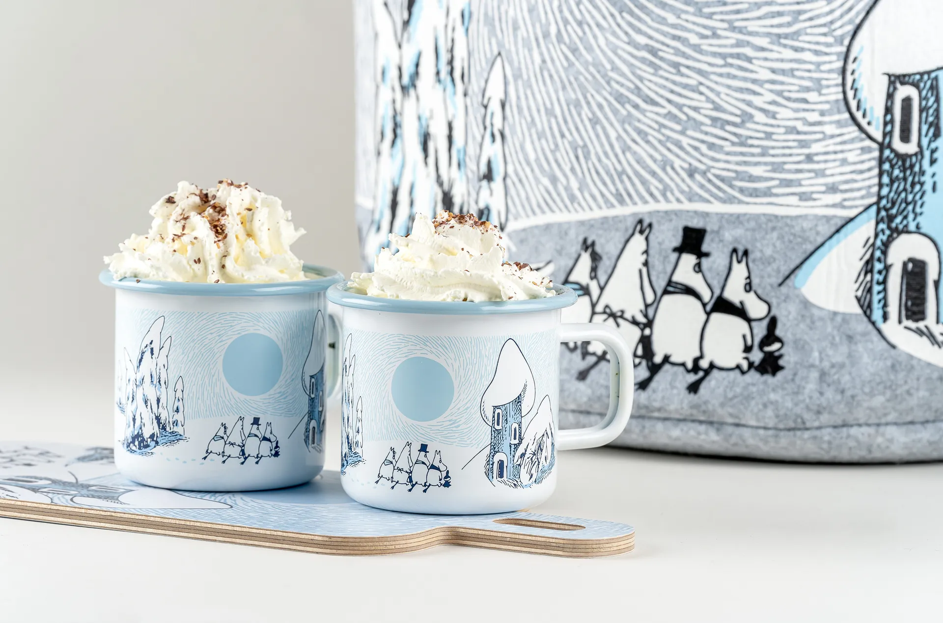 Moomin enamel mug Snowy Valley 37 cl, Blue-white Muurla