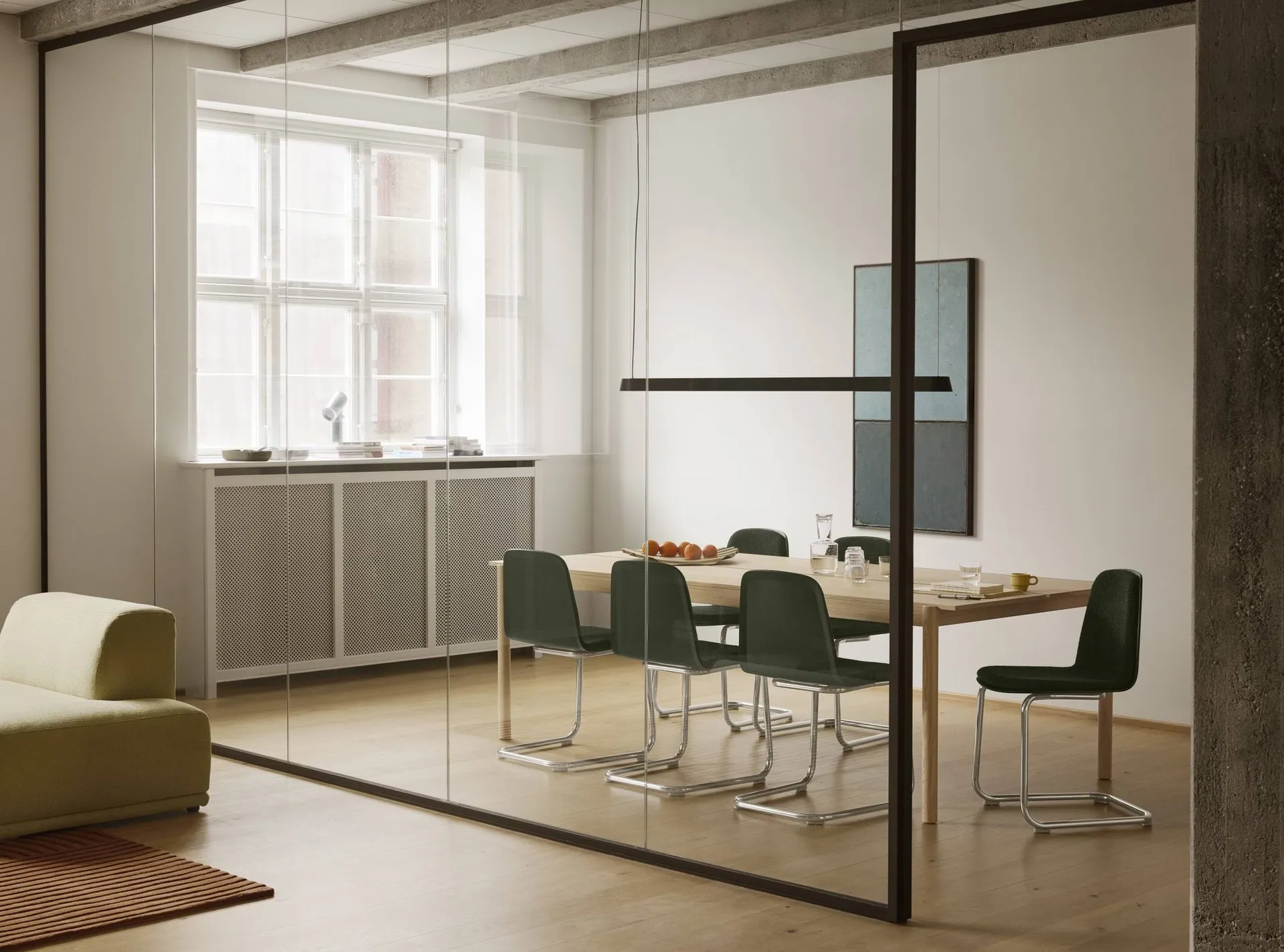Brink Chair Cantilever Base chair, Black-black Muuto