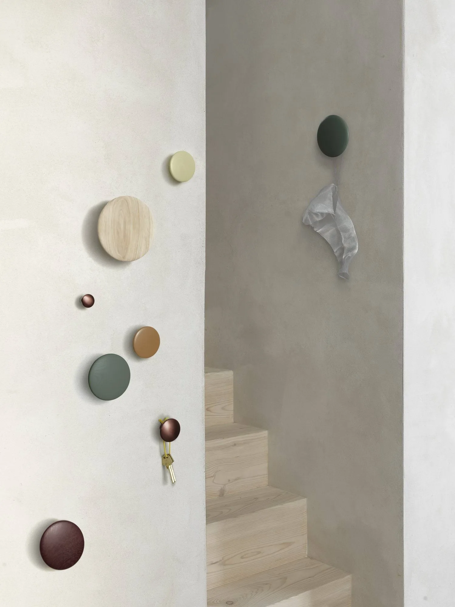 Dots Wood coat hook, Brown red, Ø9 cm Muuto