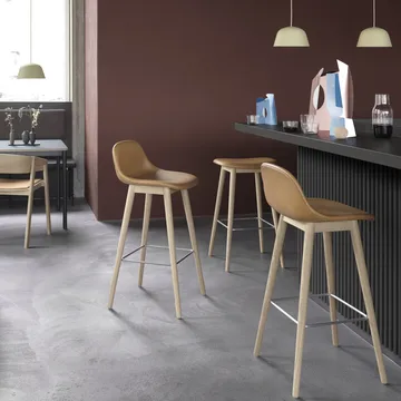 Fiber counter stool 65 cm - Dusty green, green leg - Muuto