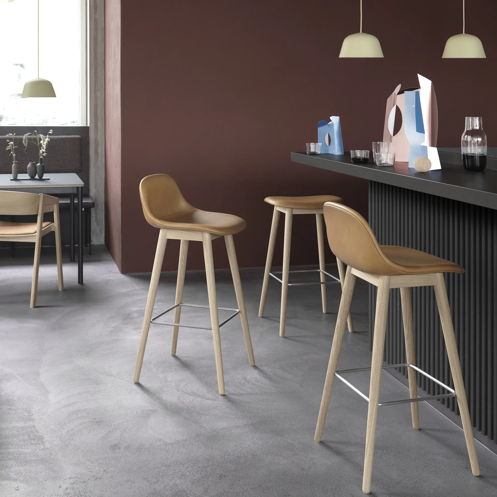 Fiber counter stool 65 cm, White, oak legs Muuto