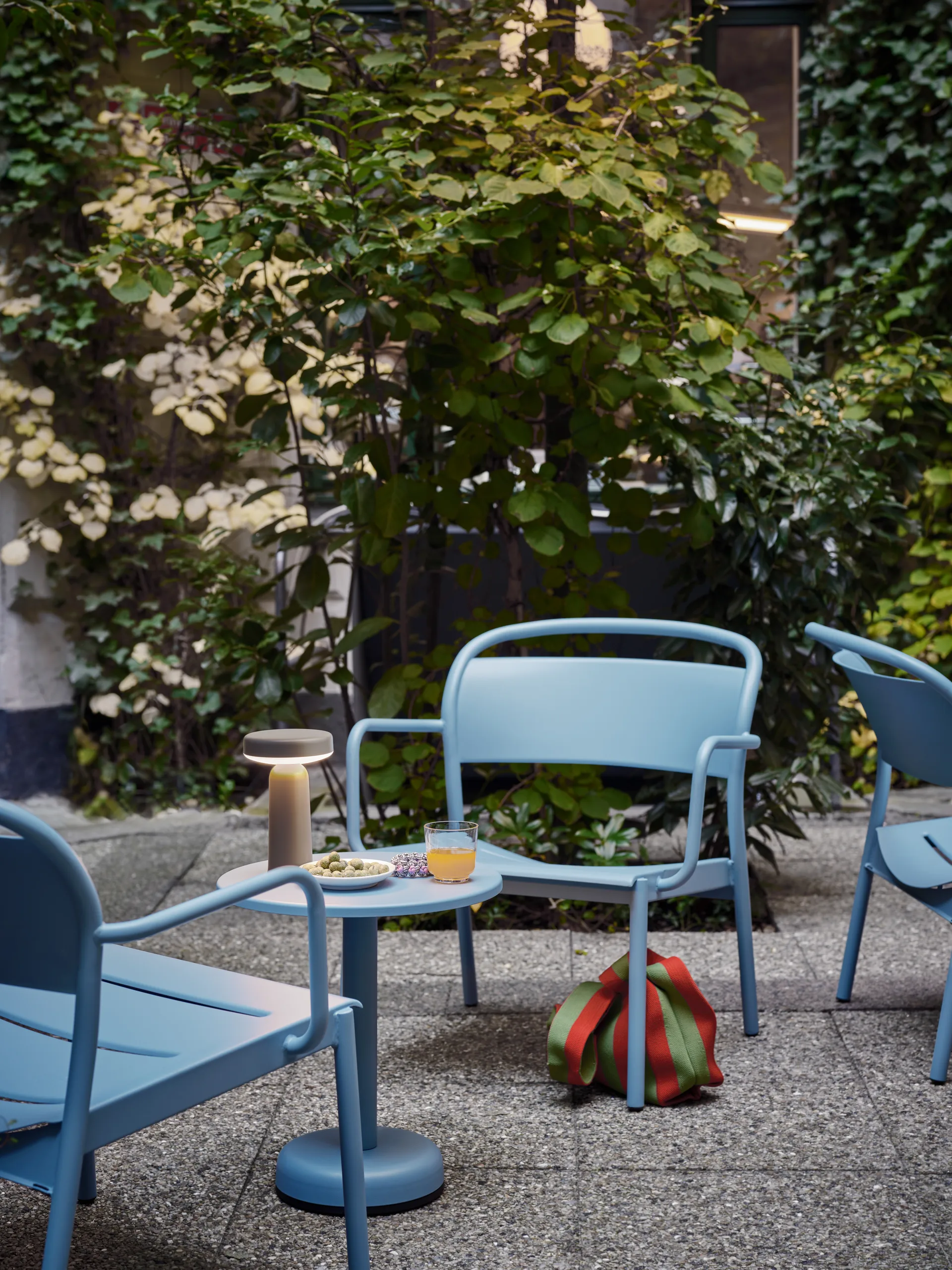 Linear Steel lounge armchair, Pale blue Muuto
