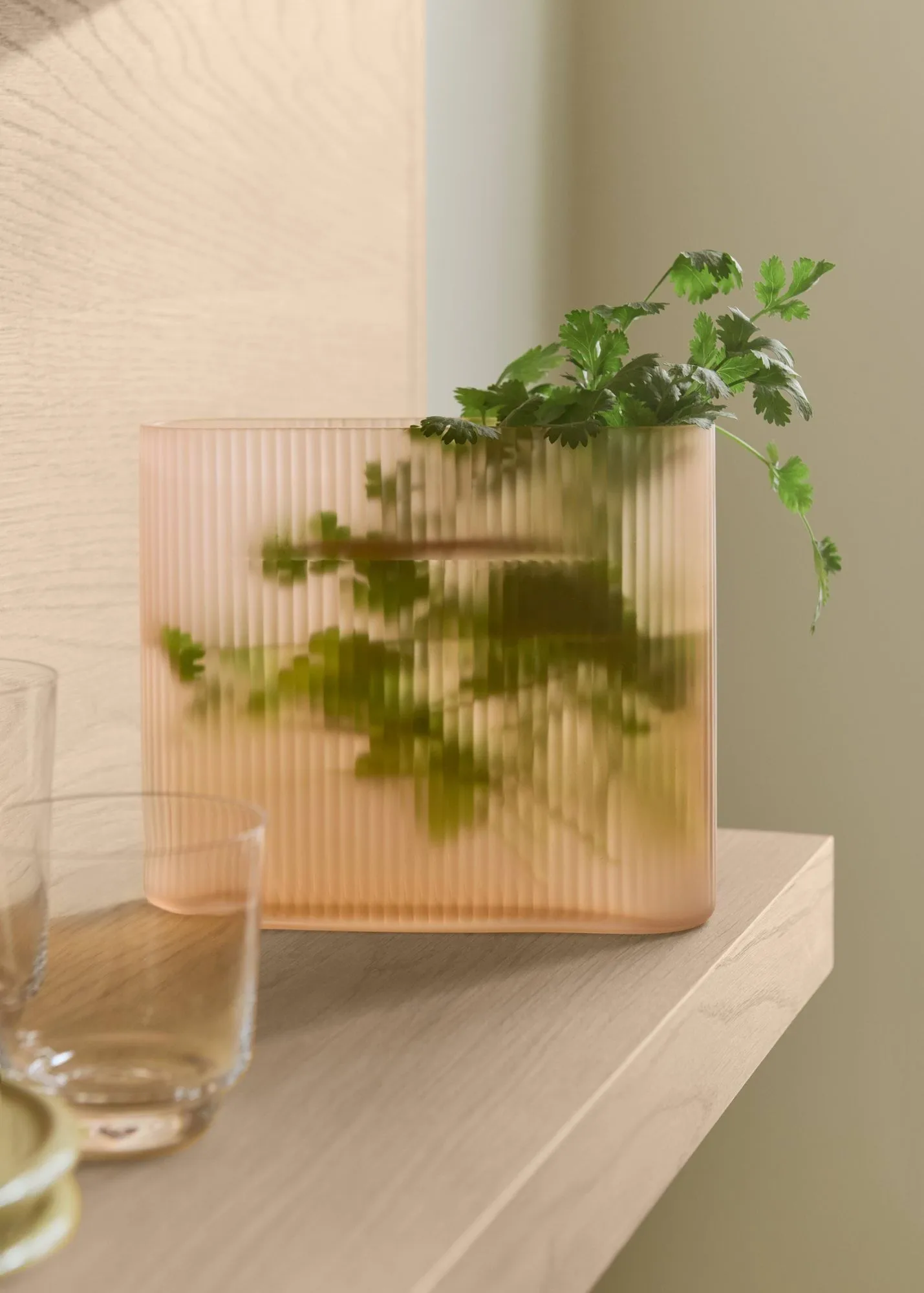 Ridge vase frosted glass 16,5 cm, Light orange Muuto