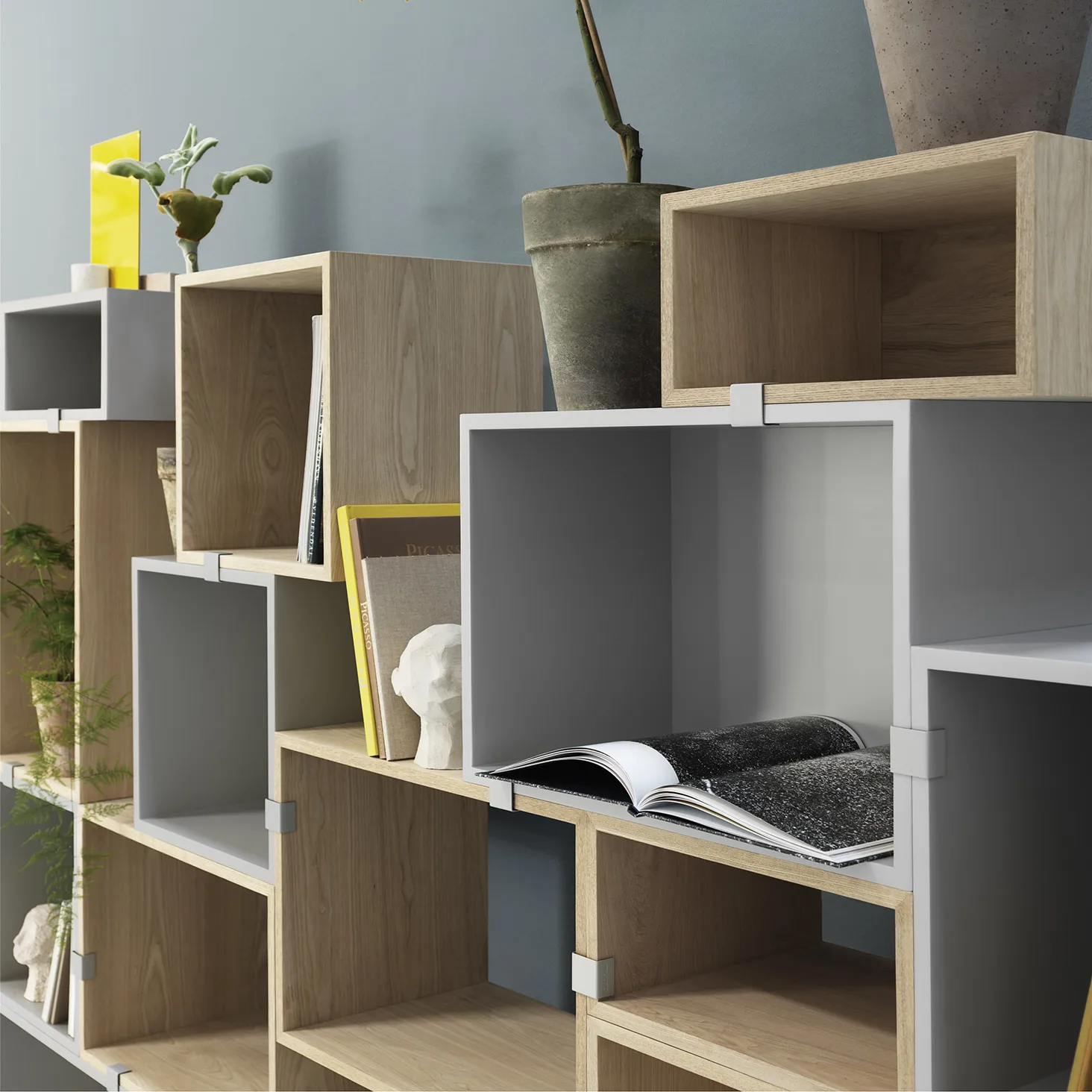 Stacked 2.0 shelving with back plate, medium, oak Muuto