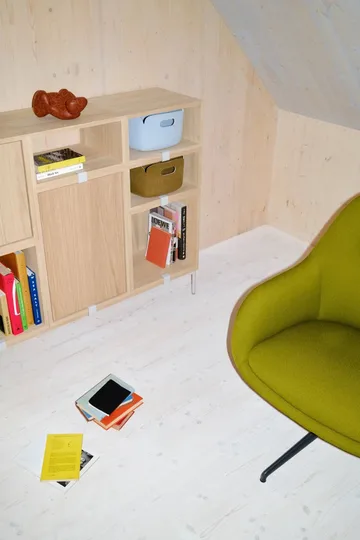 Stacked 2.0 shelving with back plate, small - oak - Muuto