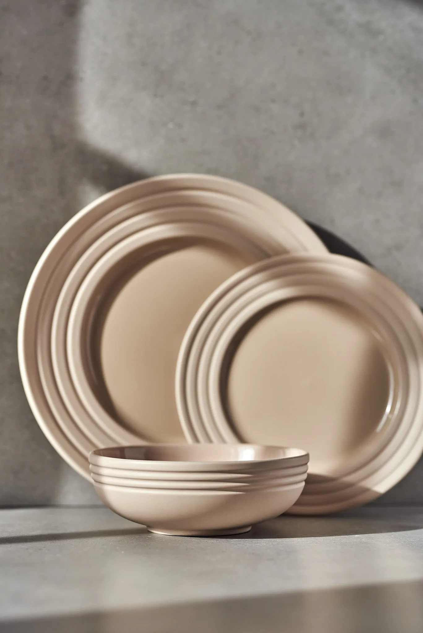Lines plate Ø27 cm, beige NJRD
