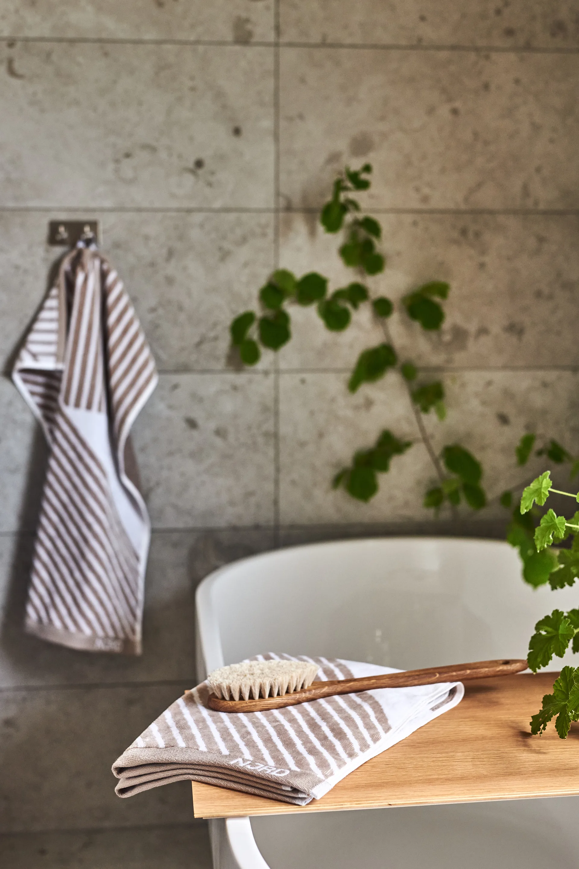 Stripes towel 50x70 cm, Beige NJRD