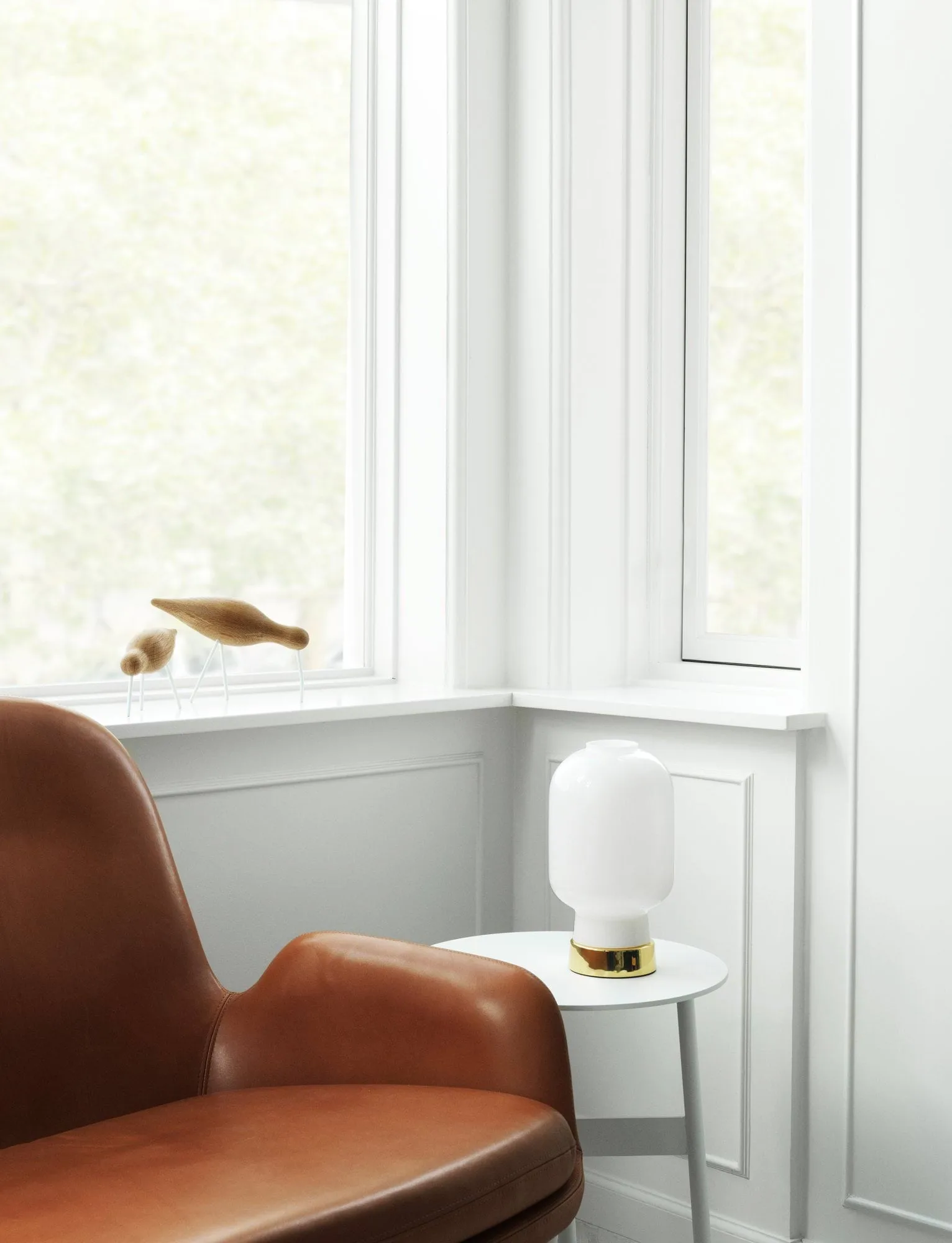 Amp table lamp, white-brass Normann Copenhagen