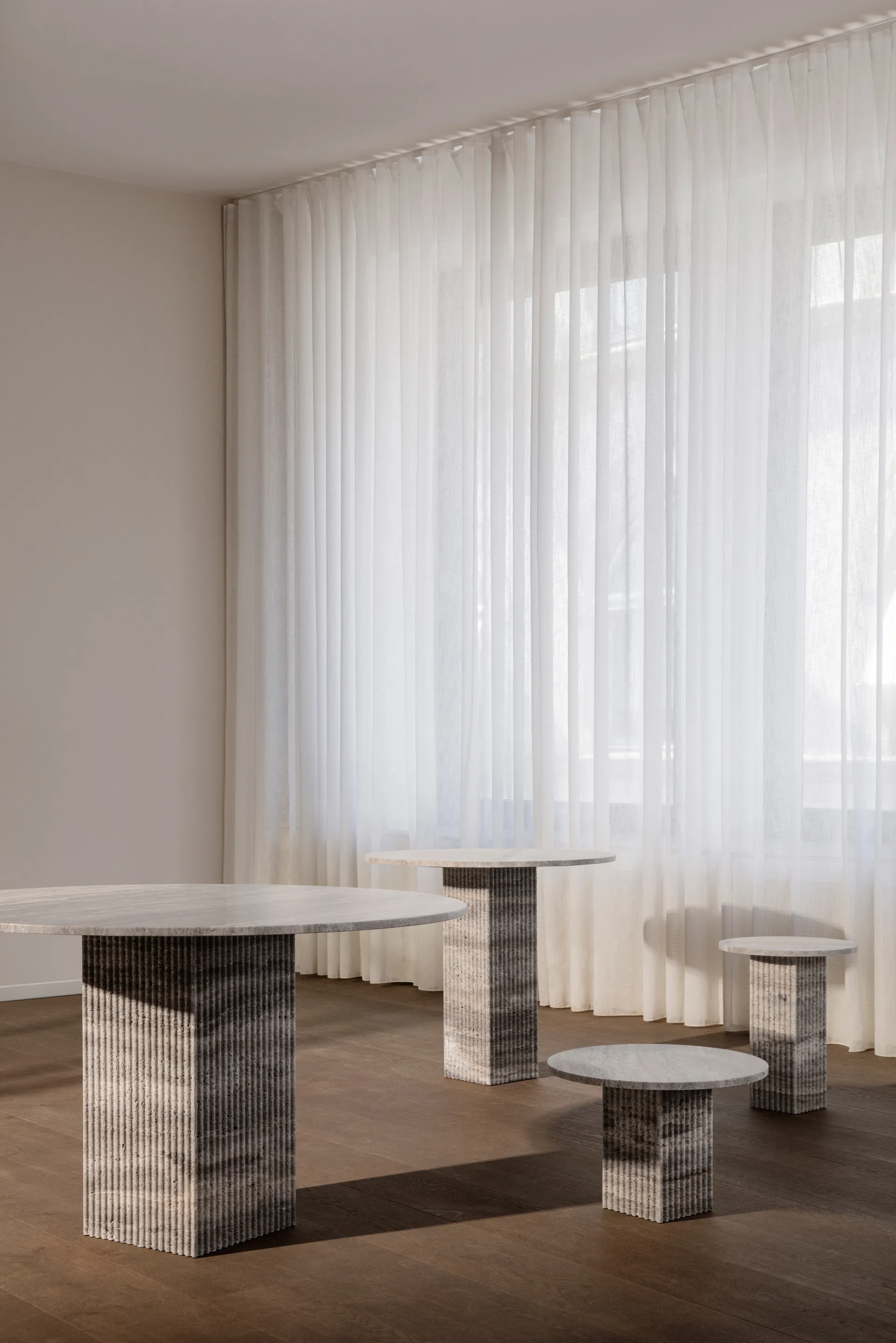 Soho dining table, Silver travertine, Ø120x72 cm NORR11