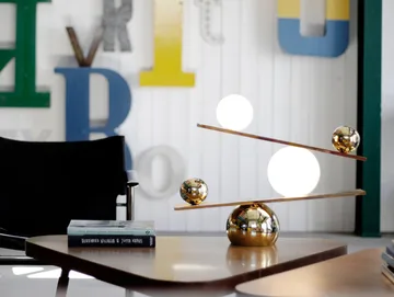 Balance table lamp - Brass, v2 - Oblure