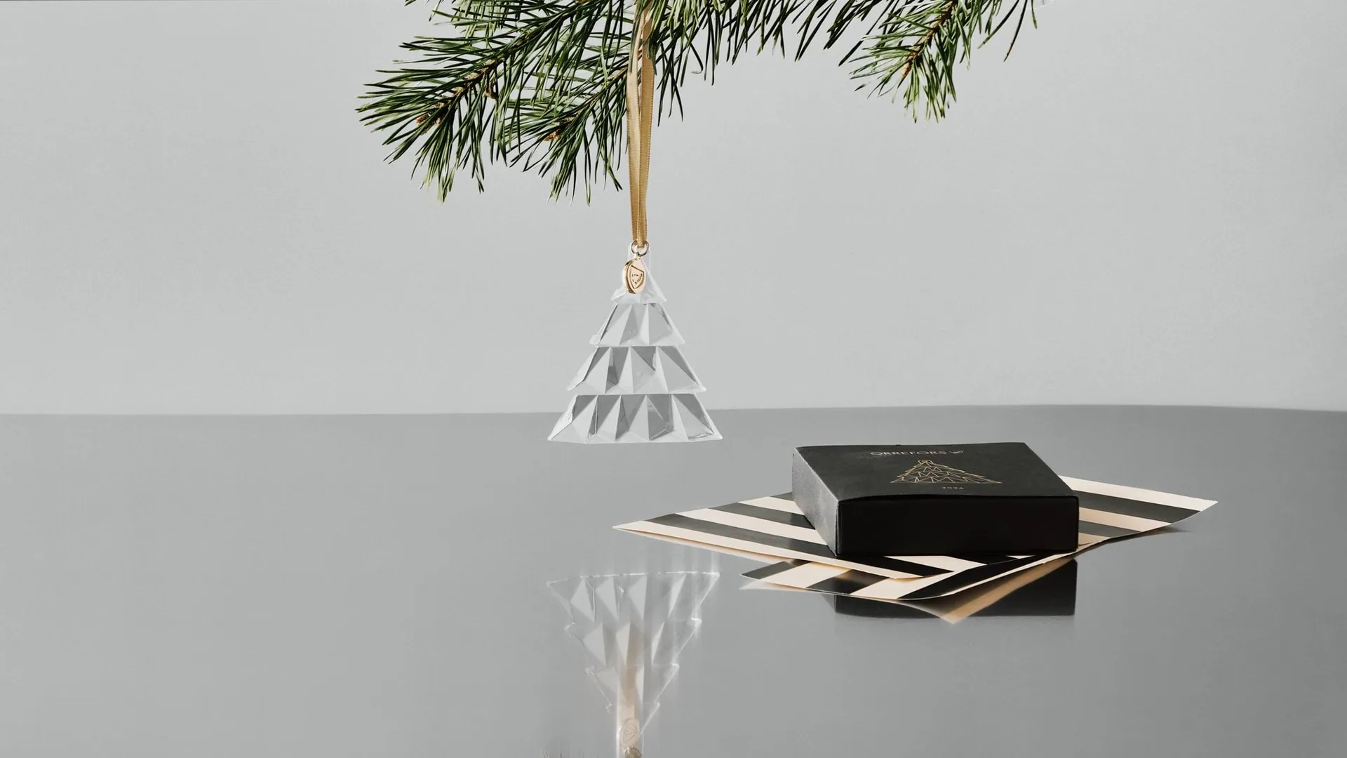 Annual ornament bowl, Transparent Orrefors