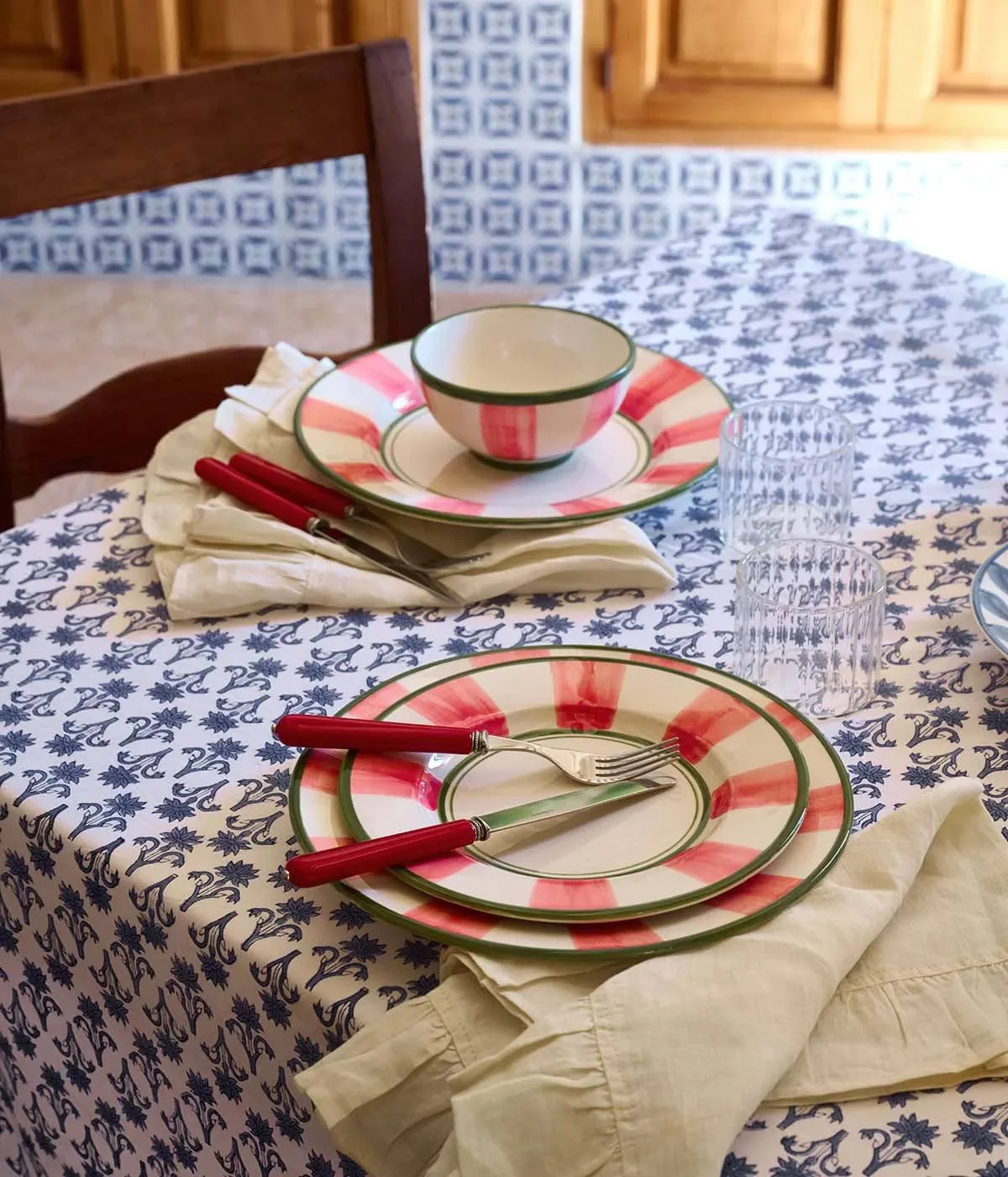 Lily tablecloth, Blue, 350x150 cm Pick a Poppy