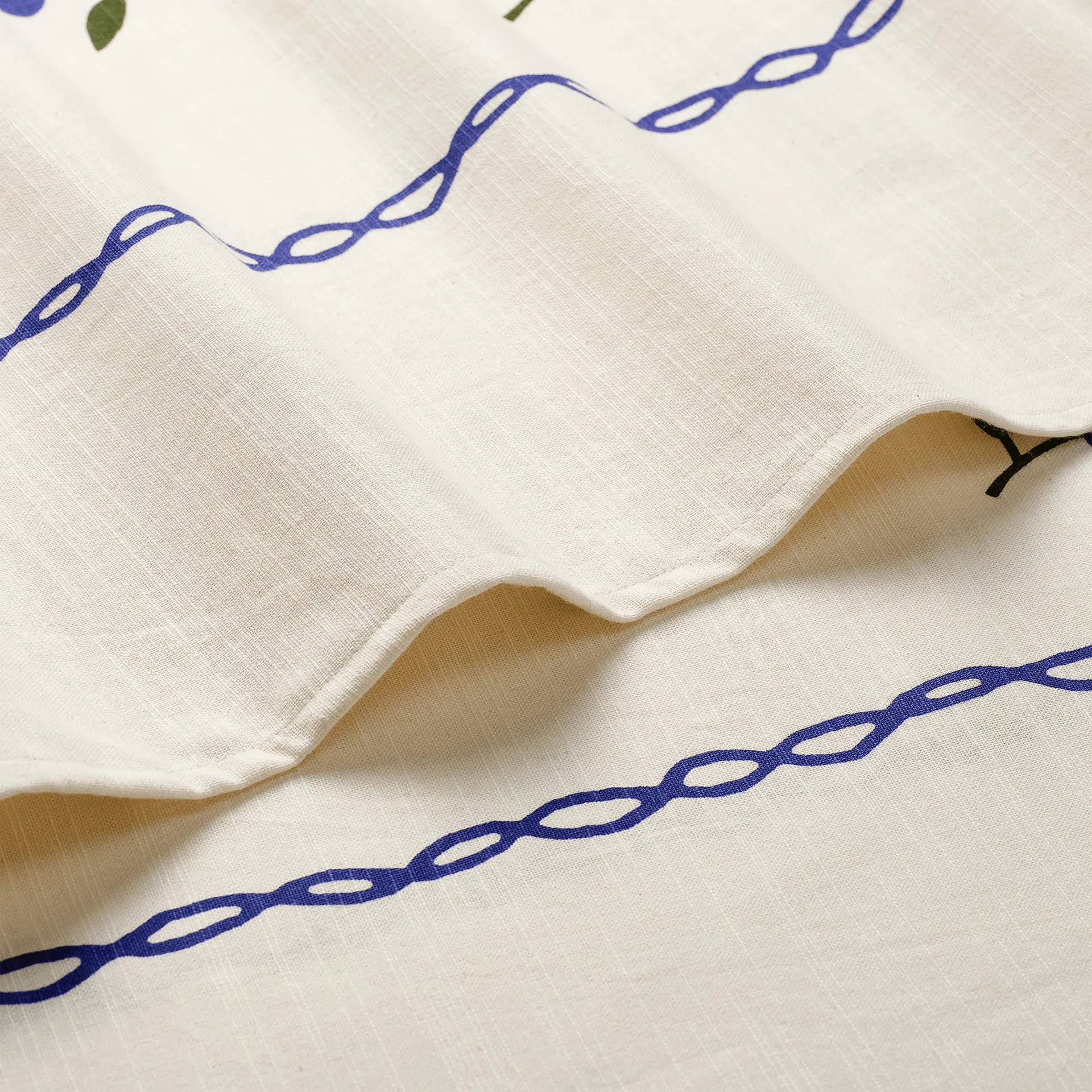 Madelen Möllard Pansy tablecloth, Blue, 350x150 cm Pick a Poppy
