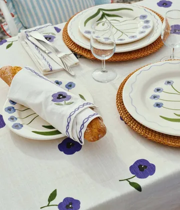 Madelen Möllard Pansy tablecloth - Blue, 350x150 cm - Pick a Poppy