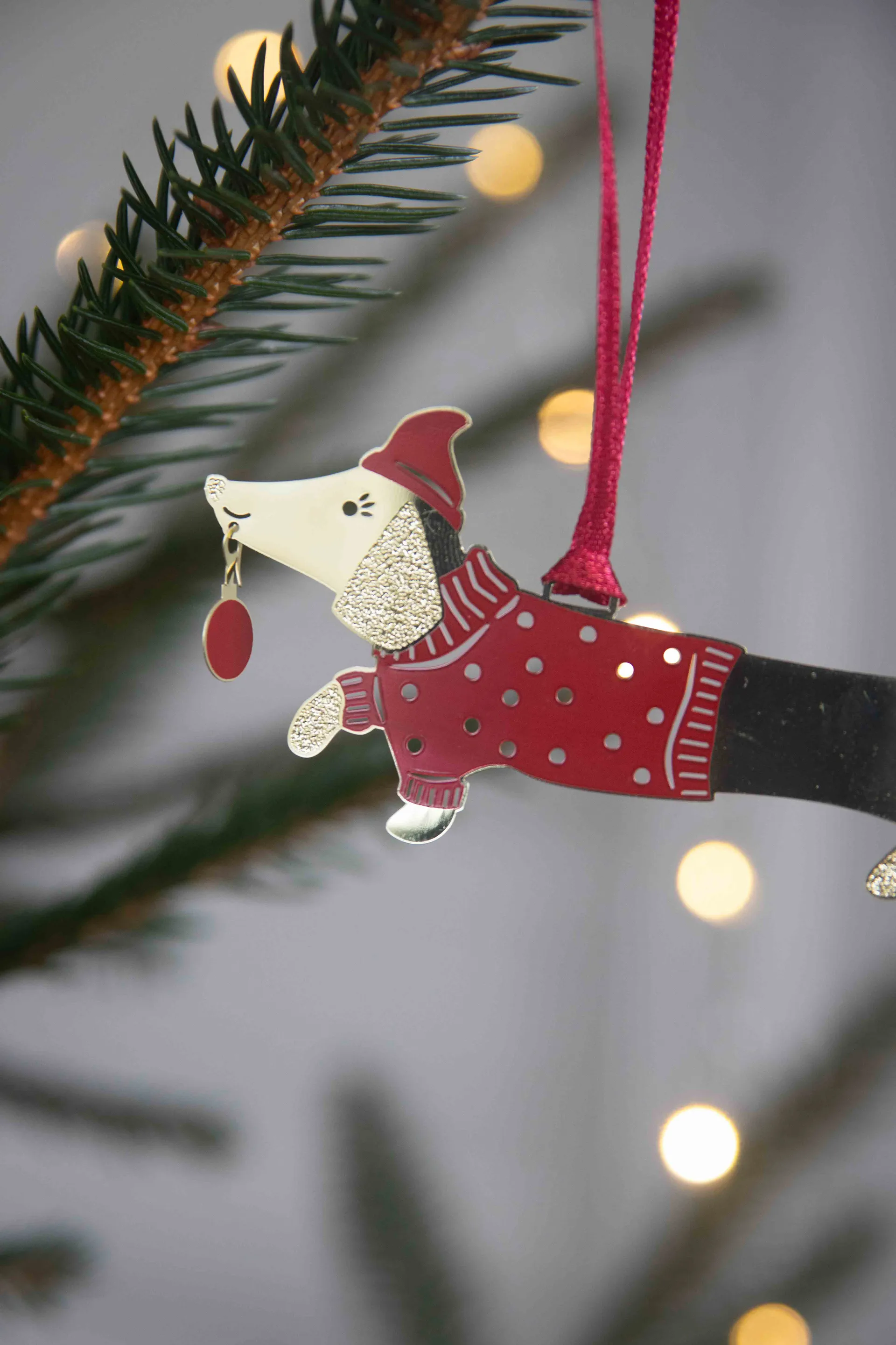 Jolly dog decoration hanger, Gold Pluto Design