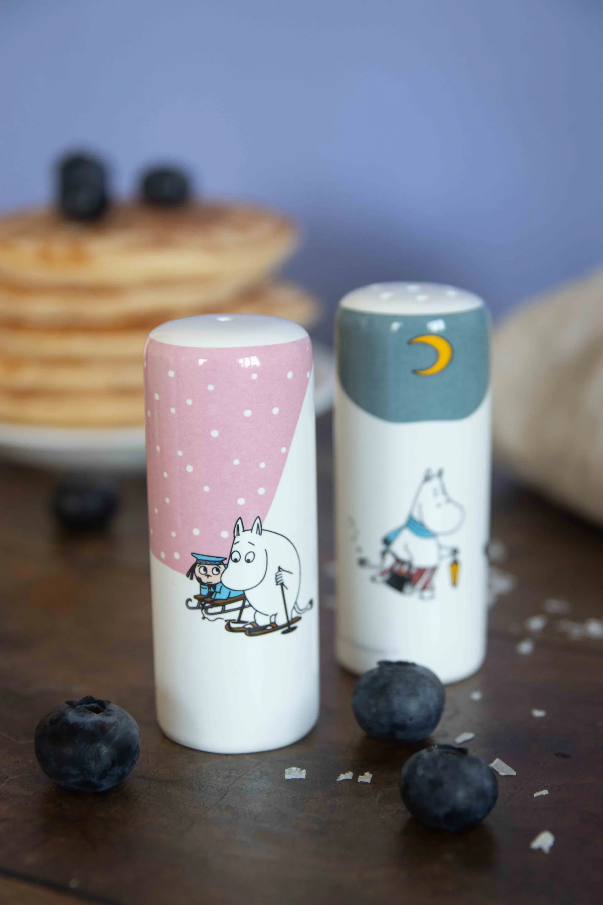 Moomin winter salt & pepper shakers, Pink-blue-white Pluto Design