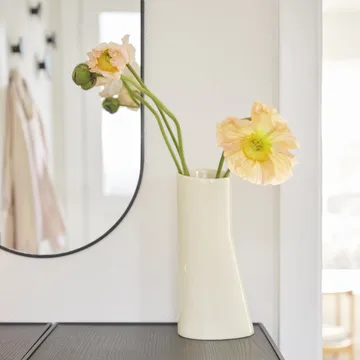 Oval vase no. 67 - Vanilla - Ro Collection