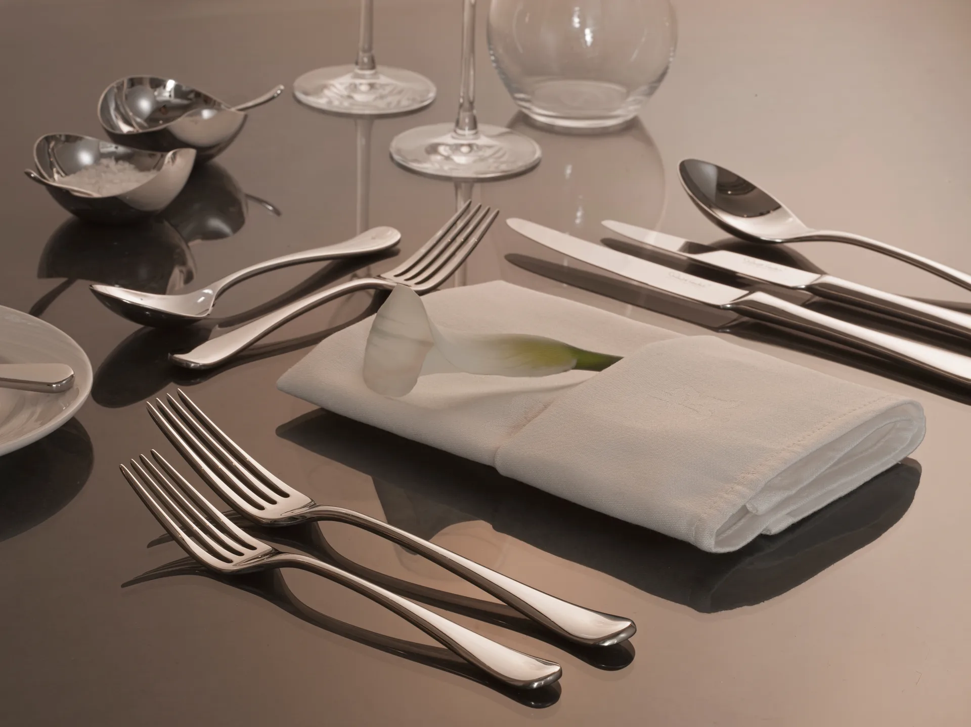 Radford cutlery mirror, 42 pieces Robert Welch