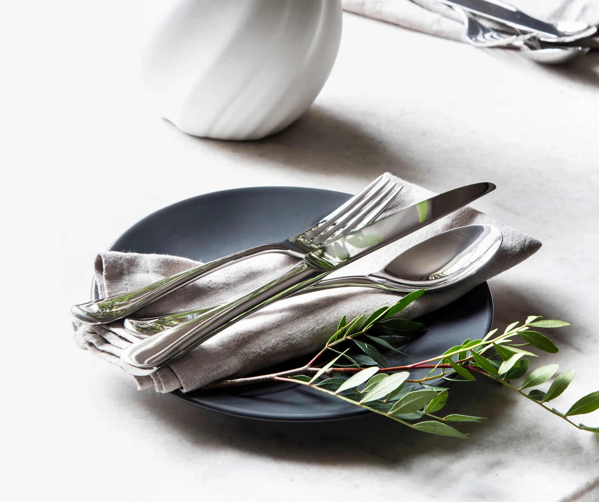 Radford cutlery mirror, 84 pieces Robert Welch