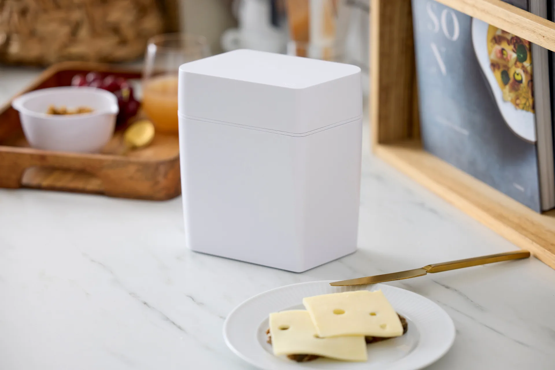 Classic cheese box incl cheese slicer 16.5x10x19 cm, White Rosti